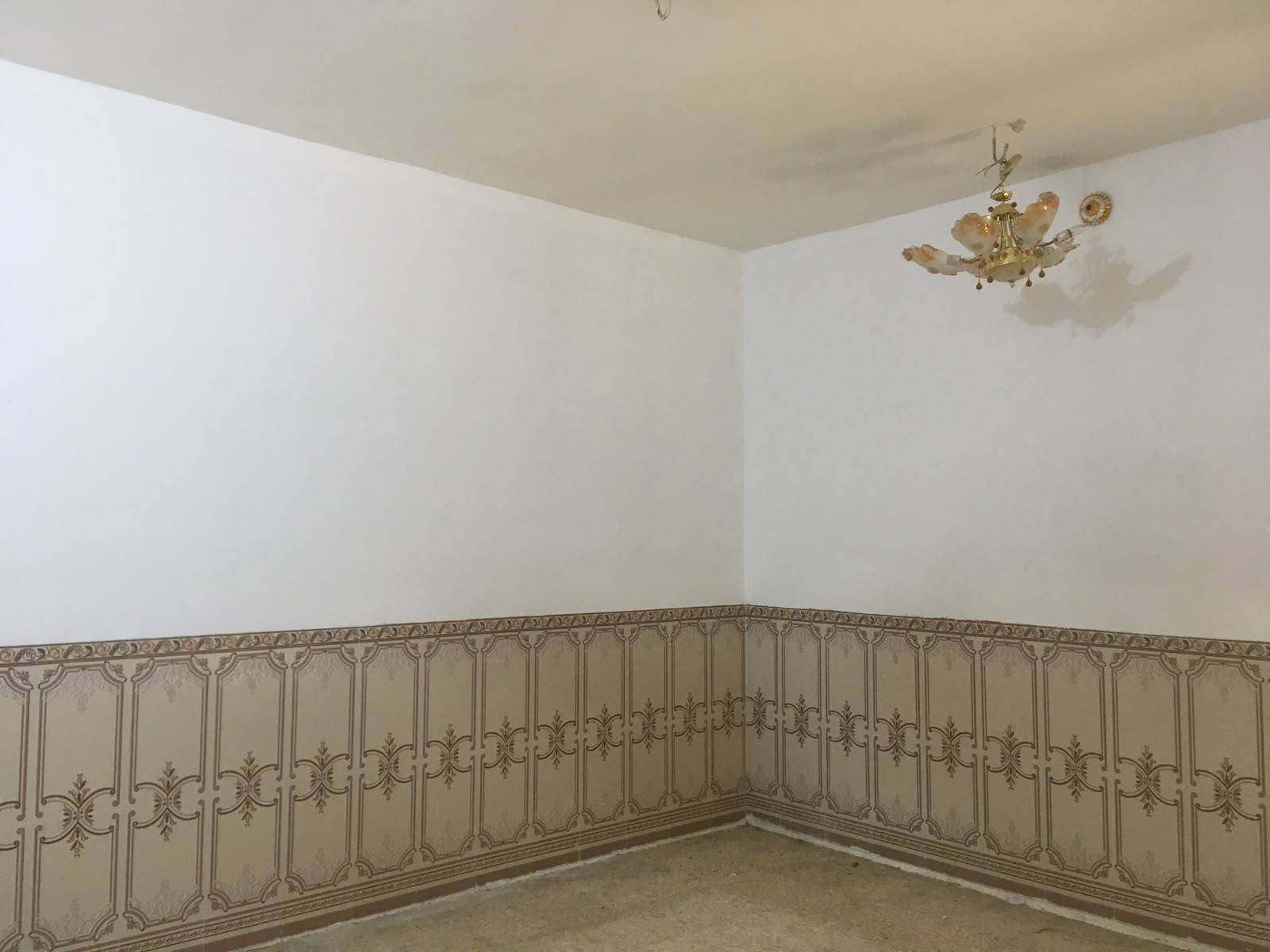 مستمرين معكم افضل العروض مكتب حيدر للعقار *********** دار زراعي سند ٢٥ مساحه ٢٠٠متر طابق واحد ٢ غرف نوم صاله كبيره إستقبال مطبخ مجمع صحيات طارمه كراج سياره بناء حديث موقع ممتاز كافه الخدمات طويريج حي المثنى قرب مكتب النائب غفران السعر ١٨٠ مليون مع المجال بسيط بيع مستعجل
