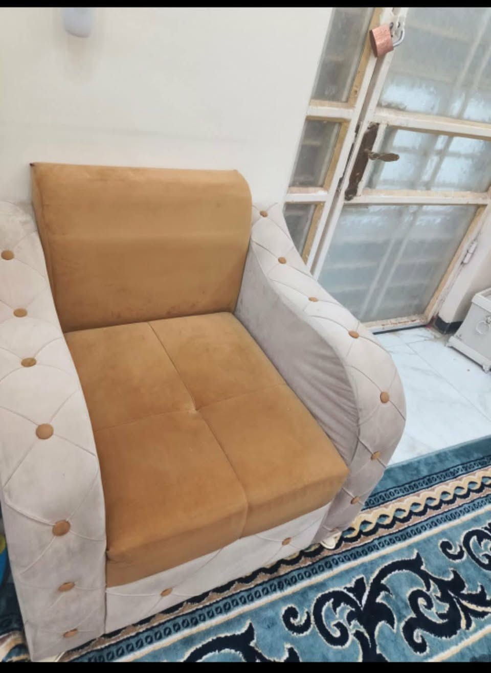 🔥 طقم كنب للبيع بحالة مرتبة جداً 🔥
✨ تصميم أنيق ولون مميز
🛋️ مناسب للصالات والمجالس
🌸 وياه مخدات حسب الصور

💰 سعر الطقم: 300 ألف
🛏️ الجرباية: 75 ألف

📞 للاتصال أو الاستفسار:
***********
