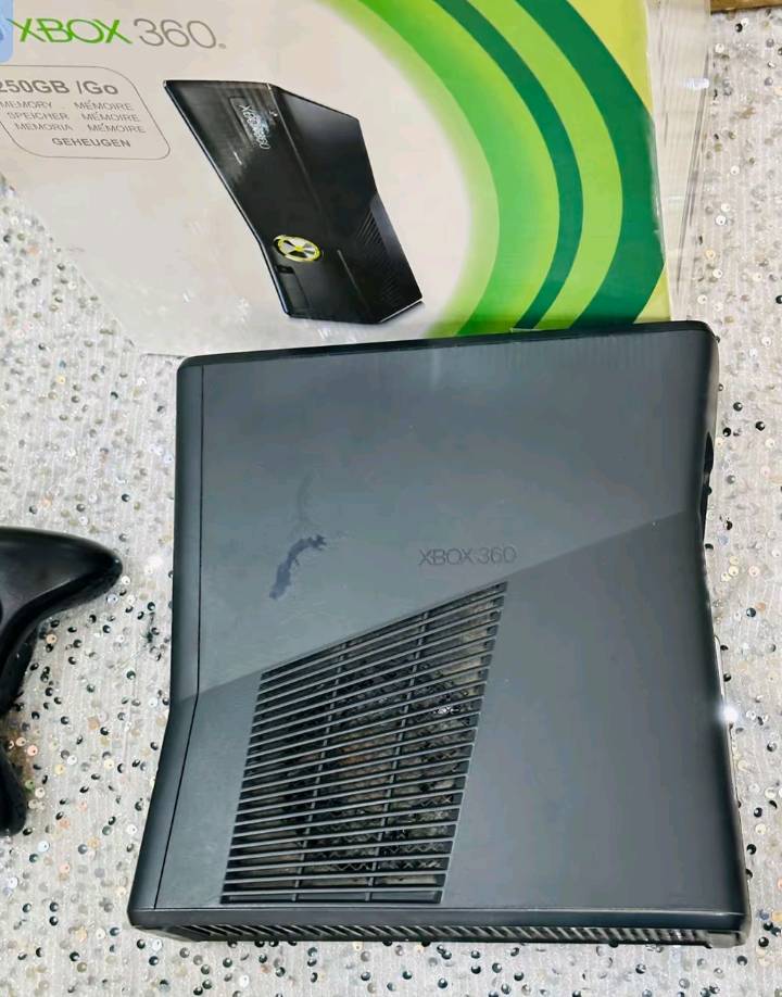 سلام عليكم عندي جهاز اكس بوكس 360مهكر للبيع
ممكن توضحلي موديل الإكس بوكس 360 بالضبط؟ وهل هو سليم ويشتغل بدون مشاكل لو بيه أي عطل أو ملاحظة؟: 
لا مابي اي مشكلة جهاز شغال وجديد ونظيف 
شكد سعة الهارد الفعلية بالجهاز: 250GB لو غيرها؟ وشنو نوع الهك/البرمجية المثبتة عليه حالياً؟: 
يحتوي على 150لعبة 
شنو الموجود ويا الجهاز بالتحديد غير الكونسل: يد وحدة لو أكثر، الأسلاك، الشاحن، العلبة الأصلية، وأي ملحقات ثانية؟: 
جميع ملحقات كيبل HD جوستيك عدد 2 و هارد و وبطارية 
وين موقعك بالضبط حتى أضيفه بالإعلان؟ وهل الاستلام حضوري فقط لو أكو توصيل؟: 
ماعندي توصيل 
السعر شكد؟ وهل بيه مجال للتفاوض لو السعر نهائي؟: 
135الف وبي مجال