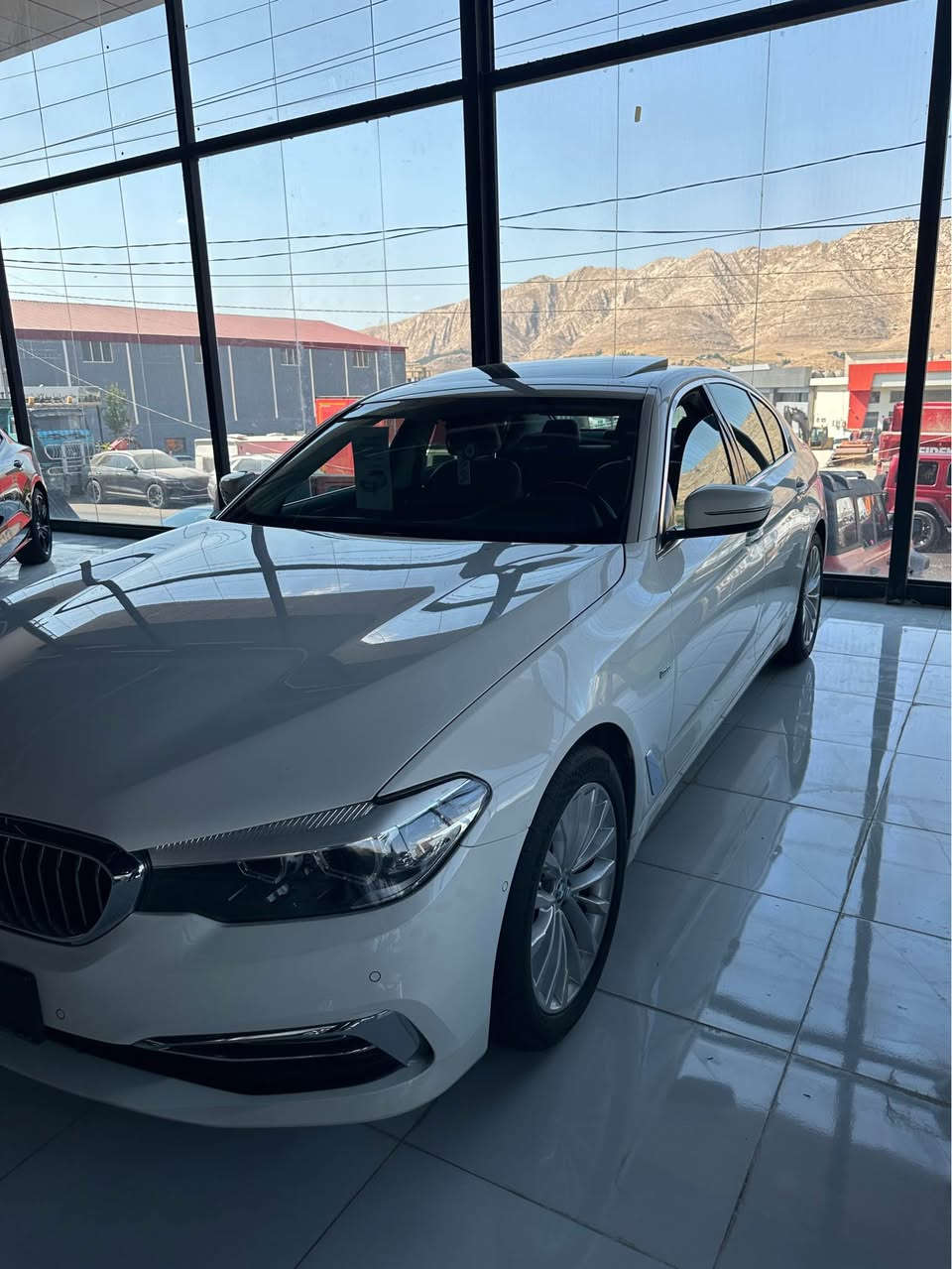 bmw 530i 2018 al-uroush
فول مواصفات بي دعم و صبغ شركة العروش سياره باقژه بي مشكيله يه ٥٤ هزار مايلا ريفه جوي سياره كامل شرت گير مكينه تحويل هه مي شه رتن 
سعر : 265 ورقة و مجال
رقم :*********** دهوك, العراق
