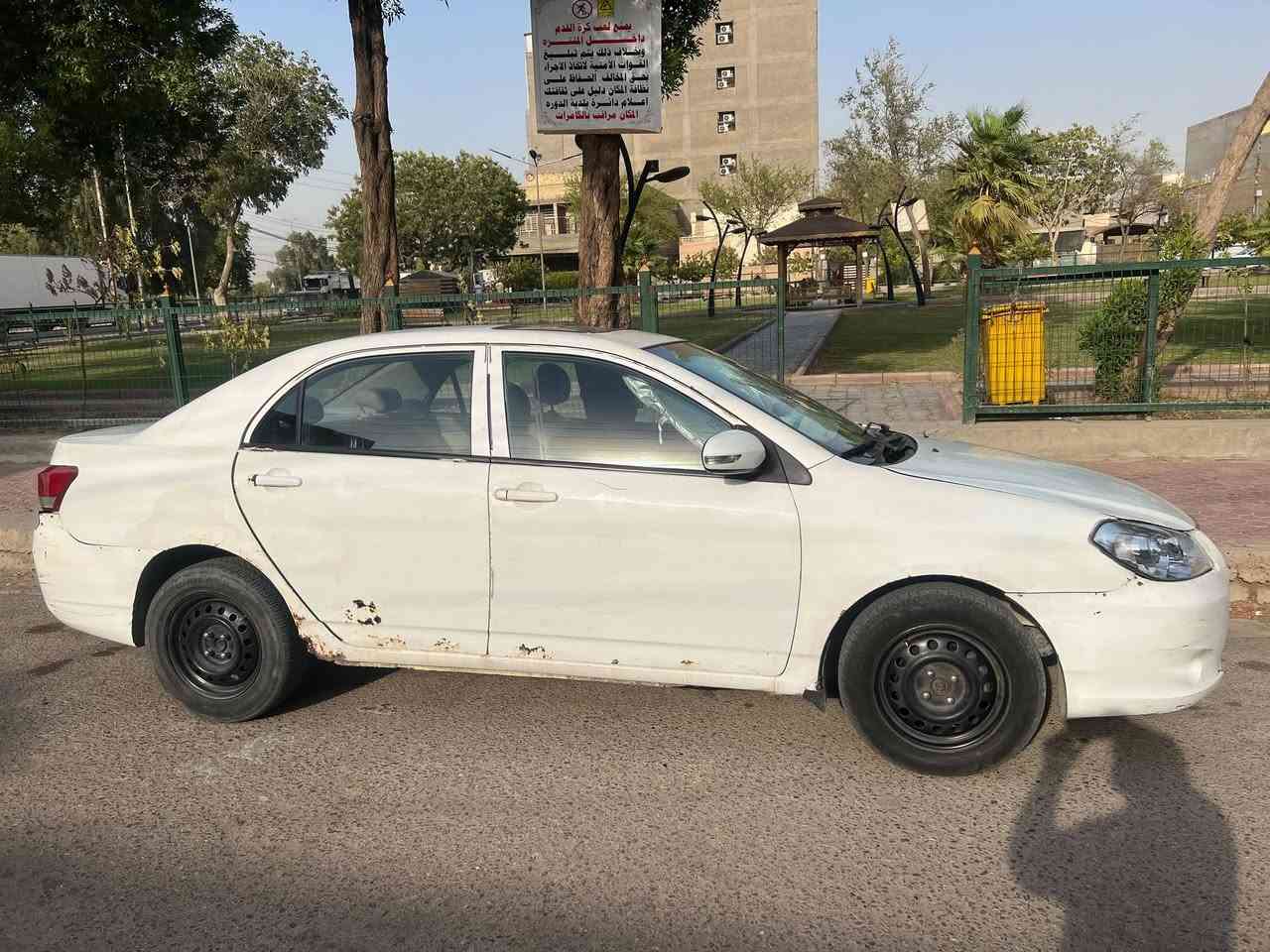 byd-G3 السيارة نظيفة مكينة محور كورلا نحلة 1.6 اوتوماتيك كهربائيات كلها شغالة فتحة بالسقف شغالة كشنات جلد داخلها نظيف
تخم تاير جديد وباتري جديد
بيها طخة جاملغ خلفي يسار وقليل 
خياس بابتين يمين
وتبريدها عاطل

مكانها بالدورة تحويل ثاني يوم
الشراي اتصال ***********
