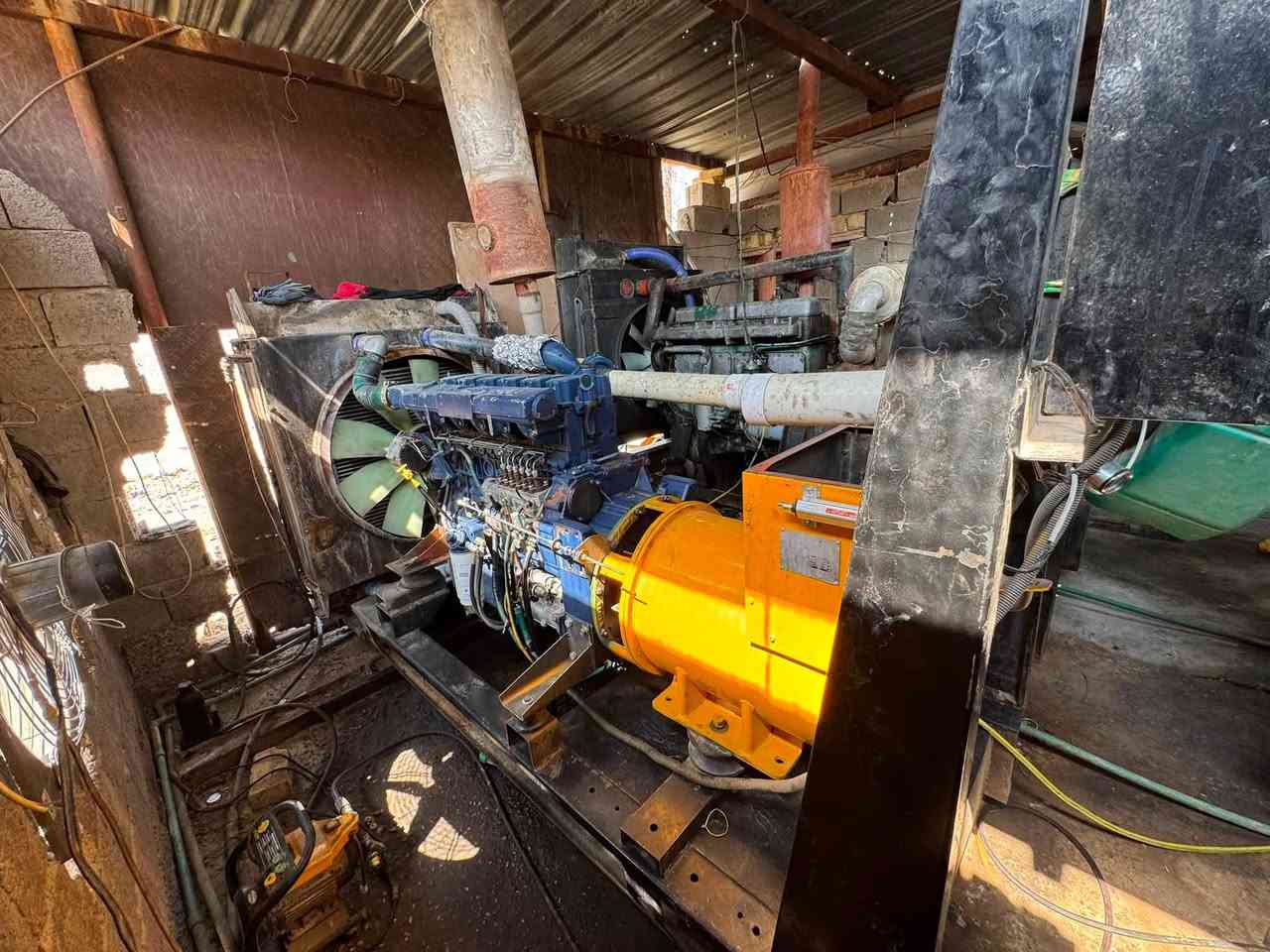 السلام عليكم موقع للبيع بي مولدات ٢سكانيا ١١٣وشتاير B13الشتاير جديده توني منصبه لا تبخير ولا تنقيص الحصه ٣٥٠المكان ذي قار رفاعي التفيج شارع ٣٠المكان قطعه طابو ايجار حمله خابط ٨٠٠ الاستفسار على هذه الرقم ‭***********‬
