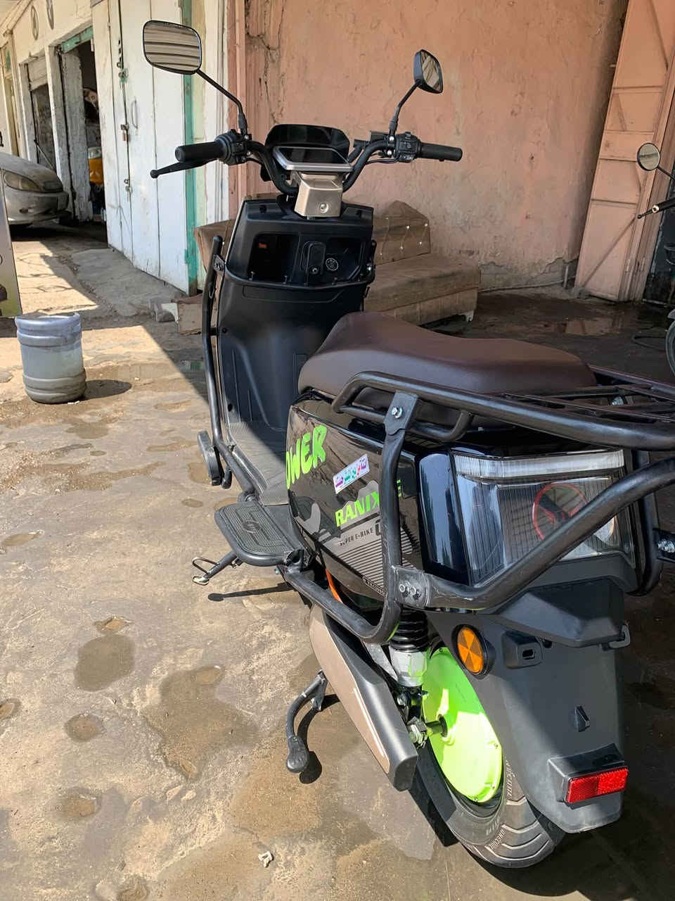 دراجه شحن نضيفه وحلوه بطارياتهه نص عمر كلهه شغاله سعرهه 675وبيهه مجال رقمي *********** مكاني المحموديه
