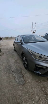 كيا سيراتو موديل 21 خليحي  محرك 1600 كير  cvt سياره بيها الباب الصدر ا...