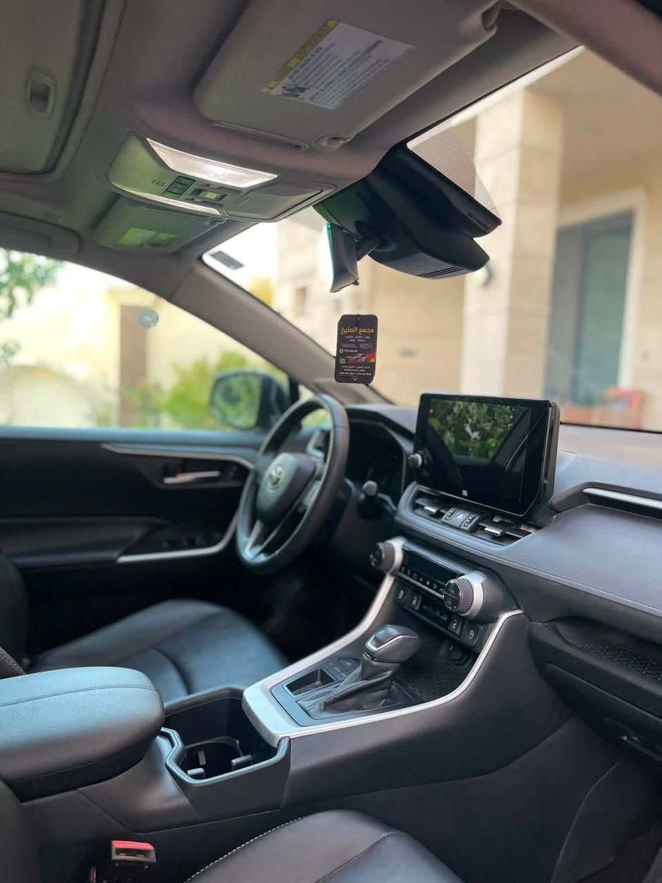 راف فور مديل 2023    السعر 220. ورقه بيه مجال
Toyota rav4 Hybrid 6     black edition 

   Four wheel

فل كامل فتحة ب  3 حركات كرستال 

الموديـــــــــــــل    : 2023 رقم الشاصي موجود بالفيديو

عدد الاسطوانات (سلندر) : 4 

سعة المحـــــــــــــــــــرك : 2500 سي سي

 نوع ناقل الحركة اوتوماتيكي 

المسافة المقطوعـــــــــة :37454كيلومتر

اللون الخارجــــــــــــــــي :   سمنتي

اللون الداخلــــــــــــــــــي : غرفة جلد  اسود
 

المواصـــــــــــــــــــفات :-  

فتحة كرستال ثلاث حركات 

5 كامرات 360 درجه

داش كام من شركة تويوتا

حساس امامي

مانع تصادم امامي

حساس خلفي

مانع تصادم خلفي

فــــــــــــــــــرش جلد اصلي 

شاشــــــــــــــــــــــة  كبيرة JBL 

سيستم صوت سماعات JBL

كشن السائق كهرباء ميموري

مقاعد امامي حامي  

كامره امرايه الوسط

مرشات جانبيه

استيرين تدفئه

كشافات

كامــــــــــــــــــــــيرا خلفية

كامره اماميه

صندوق خلفي كهرباء مع خاصية الفتح QUICK RAPIDE يسمو فتح صندوك ابو چلاق

تحديد المسار على الطرق

Auto hold 

اضواء Led اصلي

هاند بريك كهرباءفي

بصمـــــــــــــــــــــة تشغيل 

بصمة ابواب عدد 5  

مصـــابيح امامـــية AUTO  

تحــــــــكم كامل من الستيرن

جـــــــــــــــــــــــــنط 18سبورت بكج  

خاصــــــــــية الثبات الالكتروني 

المكابح مانــــــعه للانزلاق ABS  

عدد12 من الوسائــــــــــد الهوائية 

راديو / مسجل MP3 / مشغل CD USB ,,,,,, AUX ,,,,, BLUETOOTH

والعديد الاضفات اخرى

السياره مبدل بيه بنيد وجاملغ. صبغ نفسه 

***********  
وتساب متواجد
