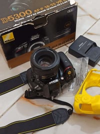 نيكون D5300 • عدسة ٥٠مم ١.٨ • شاشة قلاب