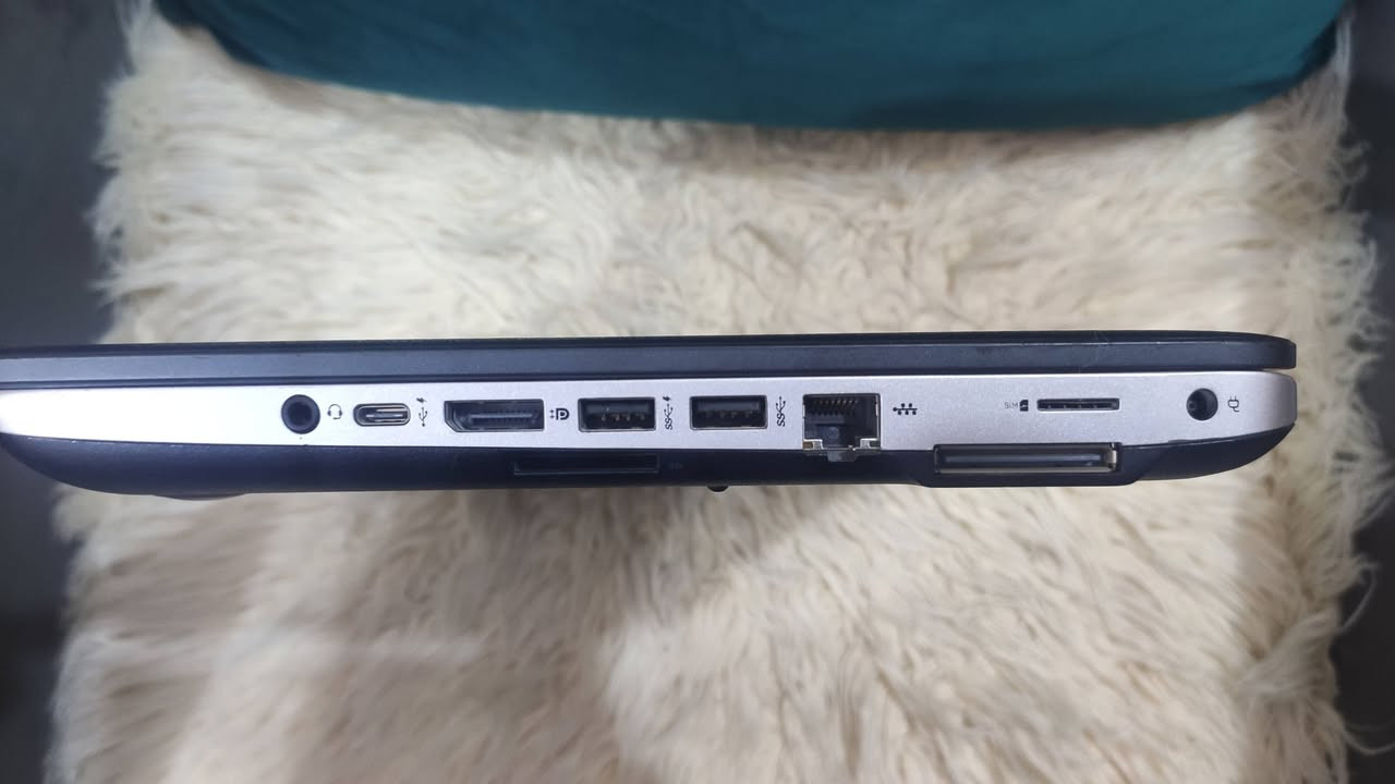 سلام عليكم
لابتوب hp ProBook بمعالج قوي i5 جيل سابع 
سعر ٣٧٥ الف
يشغل كل برامج الاوفس اوتوكاد وورد بشكل طبيعي ومعظم الالعاب كلش زين للعمل المكتبي والدراسة
شاشة 1920 × 1080 حجم 14
ذاكرة 256GB  SSD سريع، رام 8GB وبطارية قوية
كرت شاشة بسعة 4GB
بيها دگمة رقم 9 طايحة بس كلشي مابيها تشتغل
نظافة 95% واضح بالصور وباقي التفاصيل هم موجودة بالصور
الشاحنة اصلية بيها ضربة بسيطة تشتغل بدون أي مشاكل
سبب البيع محتاج الفلوس
مكاني كربلاء واكو توصيل لكل المحافظات ان شاء الله

الرقم للتواصل ***********

نص مكتوب في الصور:
- Telegram Desktop
- Therd
- Creative Cloud Files
- OneDrive - Persona
- This PC
- 3D Objects
- Desktop
- Documents
- Downloads
- Music
- Pictures
- Videos
- Local Disk (C:)
- Local Disk (D:)
- items
- Devices and drives (2)
- 40.5 GB free of 116 GB
- 121 GB free of 121 GB