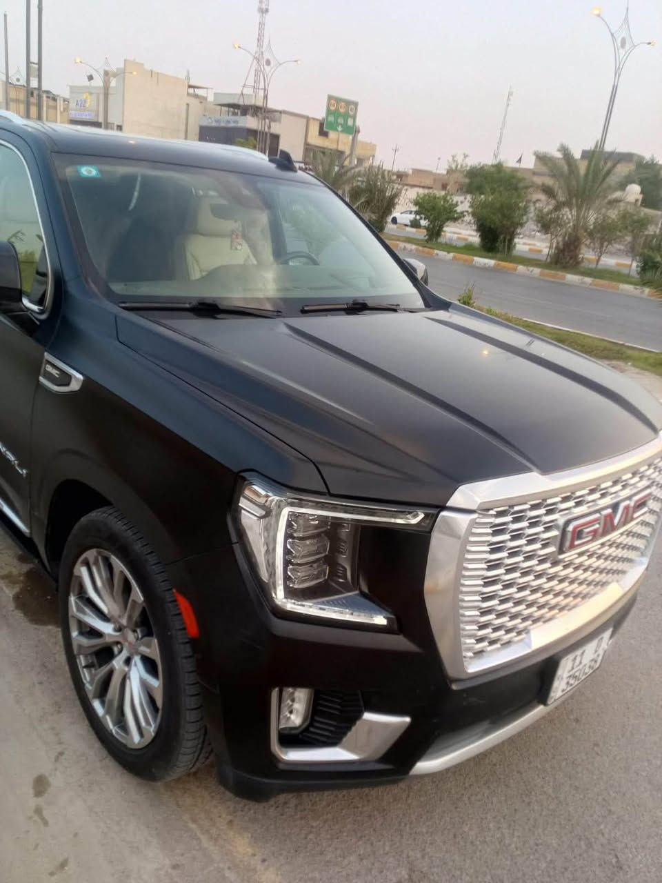 دنالي • ٢٠٢٣ • اسود ملكي