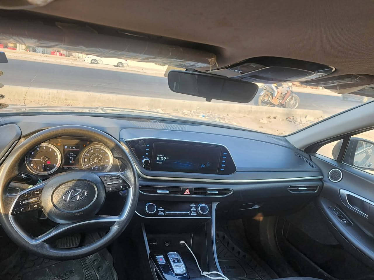 السعر ««120»» وبيها مجال 

للاتصال (***********)

سوناتا موديل ((2023 وارد أمريكي)) رقم كربلاء ألماني. 

مكينه كير حداديه ((كفالة)) 

تحويل مباشر ((بأسمي)) 

ملاحضه (بيها ضربه جنطه) 

مكان السياره #نجف 

ملاحضه مكلف بالنشر
