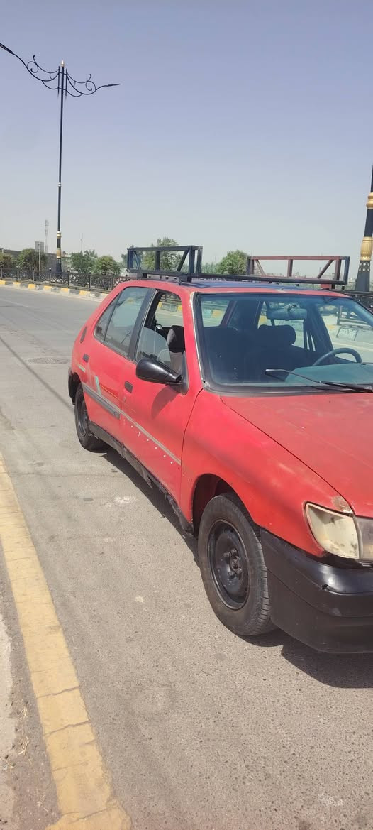 سلام عليكم للبيع  عندي بيجو 306 موديل 92 كير ومحرك شرط انطيك كابون بانزين ورقي يجدد بسم الياخذها كهربياتها شغاله سياره قطاره بل بانزين  شرط الوكاله والتحويل السعر 13 وبيها مجال  ***********  ***********
