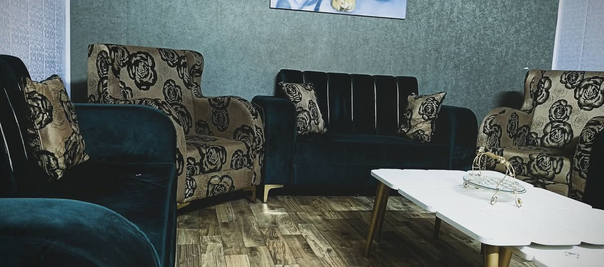السلام عليكم 
تخم قنفات حطاطه درجه اولى مستخدم قليل 
اللون زيتوني 
السعر 500 وبي مجال بسيط 
للاستفسار ***********

