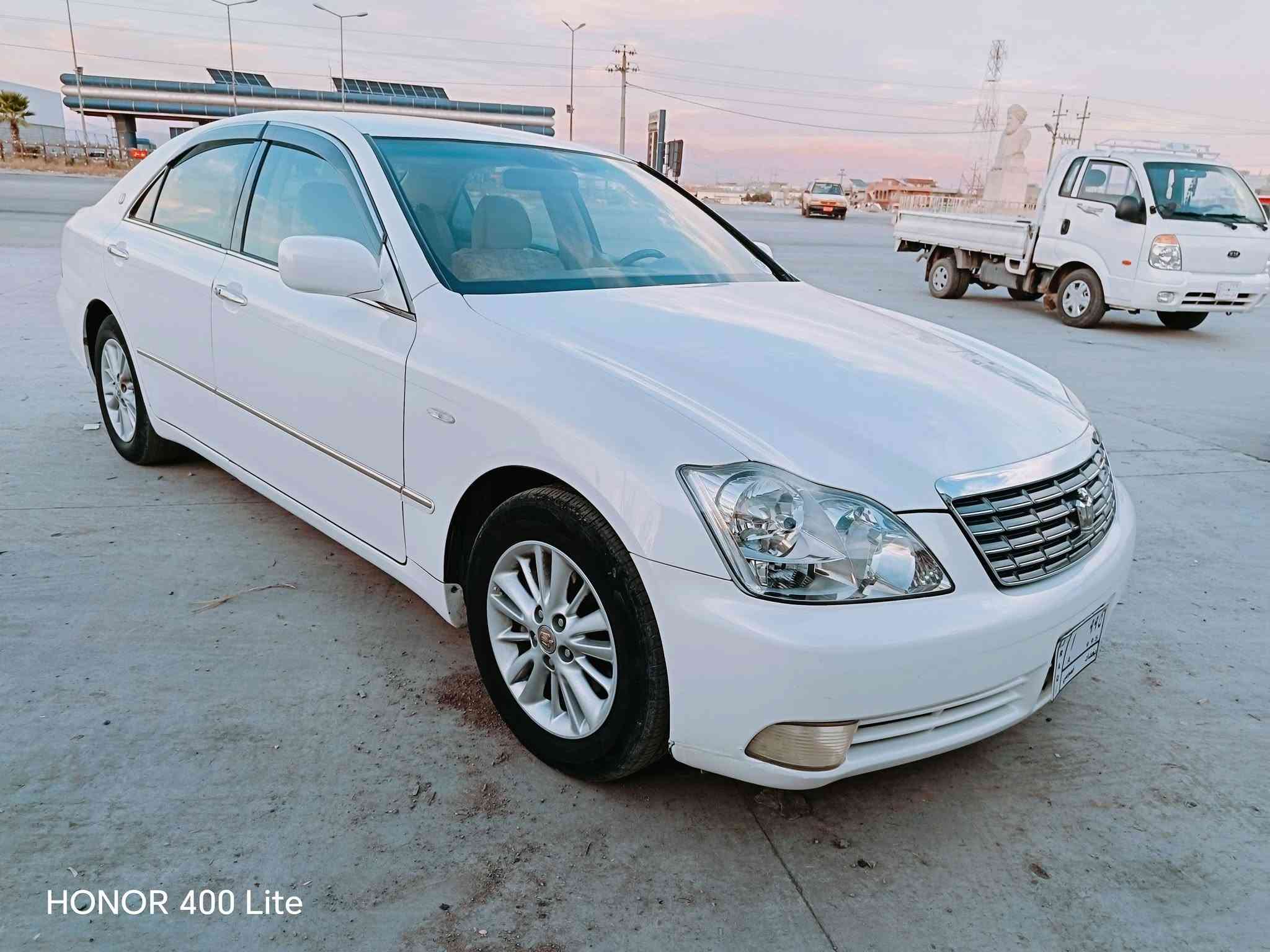 بەناوی خوای گەورە شاهینە موس 
2006
گێرگەورە مەکینە بچوک سفر
بێ چاڵ بێ شوخت
شاشە کامێرا
2دوگمە
یەک دینار مەسرەفی نیە
سەیارەکە سفرە نمونەیە لە جوانی
بەشەرتی هەمو گیانی
تنها 1پارچە بۆیاخی اوروپا ی هەیە
بەس ماشااللەی دەوێ
کۆدی هەیە بێ کێشە
***********

نص مكتوب في الصور:
- HONOR 400 Lite
- زه رایه ن