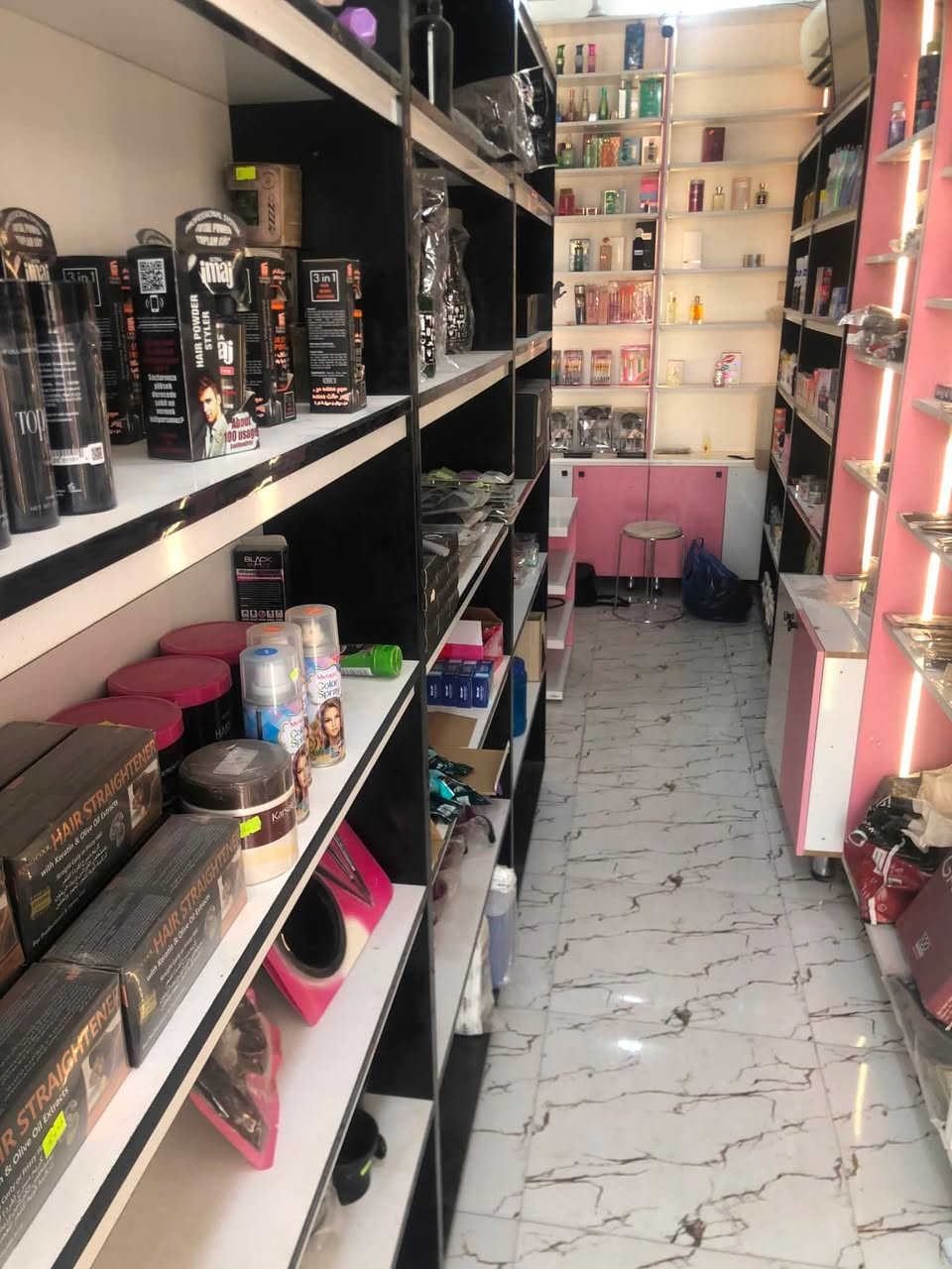 السلام عليكم كوزمتك للبيع  فاترينات وسلعه
العنوان البصره الزبير
للأستفسار المراسله واتساب او الاتصال ***********

