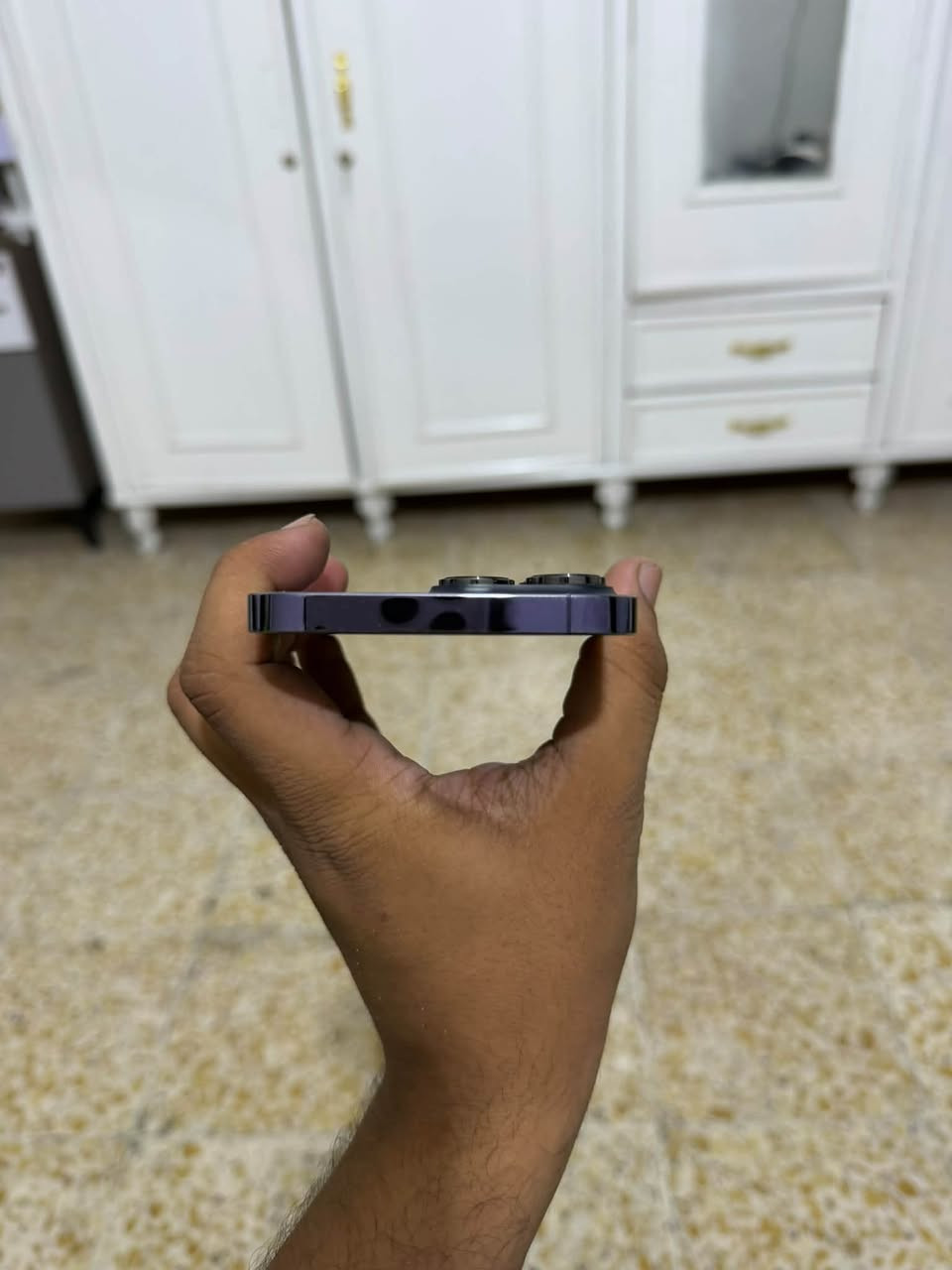ايفون 14برو ماكس

ذاكره 256

بطاريه 77

جهاز نضافته كدام عينك بي شخط بلشاشه كلشي موضح بلصور

بدون ملحقات فقط كارتونه جهاز بلادي ما مفتوح ولا داخل صيانه 

سعره 725
بغداد الأمين الثانيه ***********

نص مكتوب في الصور:
- ٧:٥٦
- حالة البطارية والشحن
- رسالة مهمة حول البطارية
- حالة بطارية هذا الـ iPhone متدنية جدًا. يمكن استبدال البطارية عن طريق أحد مزودي خدمة Apple المعتمَدين لاستعادة المستوى الكامل للأداء والقدرة.
- العثور على خيارات الخدمة...
- الحد الأقصى للقدرة
- ٧٧٪
- هذا قياس لقدرة البطارية مقارنة بقدرتها عندما كانت جديدة. قد تتسبب القدرة المنخفضة بتقليل ساعات الاستخدام بين عملية الشحن والأخرى.
- أقصى قدرة للأداء
- ستساعد الأنظمة المضمنة في النظام والمكونات في تخفيف آثار الأداء التي قد تلاحظها أثناء التقدم الكيميائي في عمر بطارية iPhone.
- شحن البطارية المحسن
- للحد من استنزاف عمر البطارية، يتعلم الـ iPhone من عادات الشحن اليومية، بحيث ينتظر ولا يتجاوز ٨٠٪ حتى يحين موعد حاجتك إلى استخدامه.
- حول
- الاسم
- iPhone >
- إصدار iOS
- 27.0 >
- اسم الطراز
- iPhone 14 Pro Max
- رقم الطراز
- MQ9X3AA/A
- الرقم التسلسلي
- HH34TXX1CF
- سجل تاريخ القطع والخدمة
- الأغاني
- الفيديوهات
- الصور
- السعة
- ٢٥٦ غ.ب.
- متوفرة
- ٢٣٤,٨ غ.ب.
- عنوان Wi-Fi
- F0:1F:C7:19:14:58
- Bluetooth
- F0:1F:C7:22:5D:B7