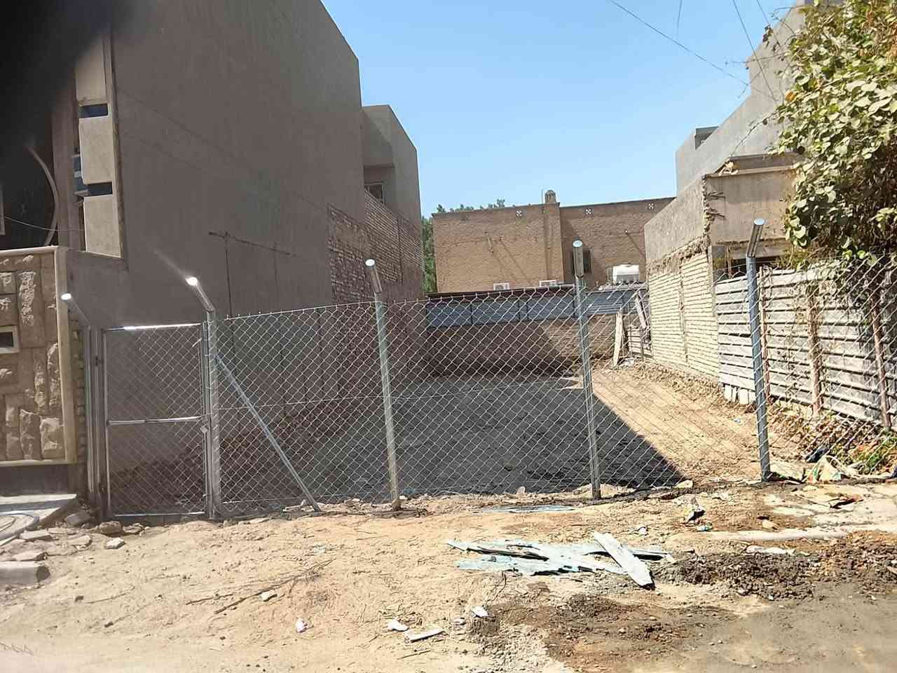 قطعة ارض للبيع طابو صرف
سند منفصل مع اجازة بناء
المساحة في السند 198متر
المساحة على الواقع 200 متر
الواجهة 8.25 م
النزال 24 م

العنوان/ بغداد -الحرية - دور المعلمين مقابل شارع الصحة

السعر/  مليونين ونصف للمتر 
صاحب الارض مباشر بدون دلالية 
وغير مشمولة في المنصة

للاستفسار/ ***********
