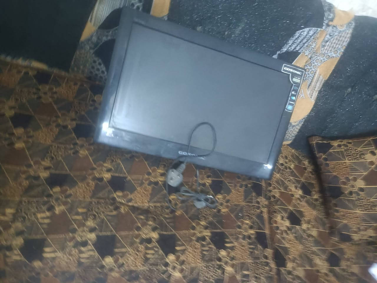 تلفزيون • تفاصيل ناقصة
