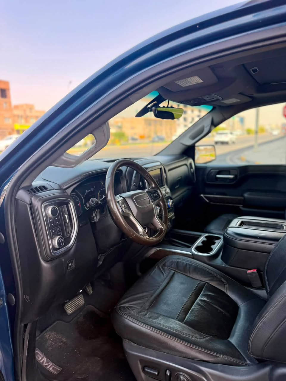 🇺🇸سلام عليكم ورحمة الله 🇺🇸
*  GMC سيرا 2019 
* SLT 
*  8 V — 5300
باب طويل بدي قصير المرغوب سيارة حادثهة جاملغ والبنيد 
بدون دواخل سيارة فول فول مواصفات فتحة صندوك قطعتين كشنات جلد تدفئة تبريد رقم بصرة بسمي مكينة 
كير كفالة شرط ماشية 98،000 الف حقيقي 

🔥 ✅ السعر { 243 } بيهة مجال قليل 
✅ الاستفسار: *********** 
✅ مكاني البصرة
