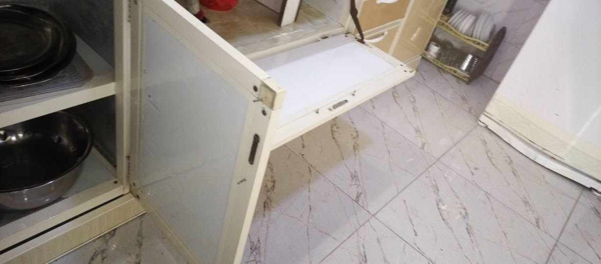 سلام عليكم  كاونتر للبيع اكرانيت الطول 3متر طابقين شغل درجه اوله نضيف كلش السعر 400  مكان الكاونتر كوفه شارع العسكري قرب مركز المتوحده لسعادي/وهذه رقمي ***********
