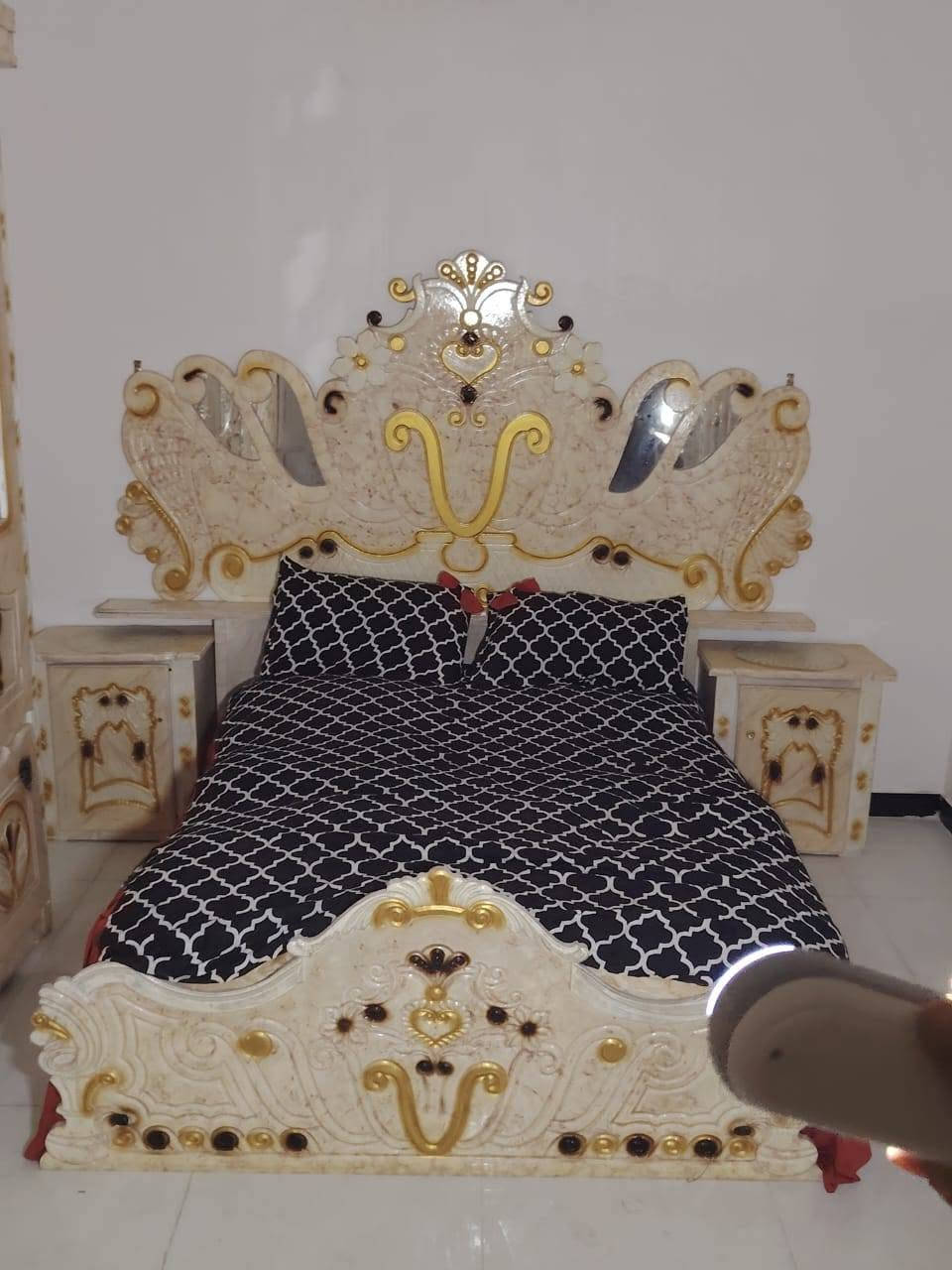 للبيع هذه رقم صاحب الغرفه***********
