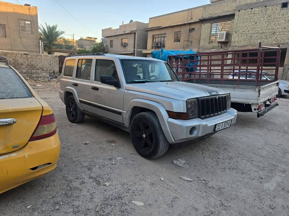 سلام عليكم جيب كومندر للبيع موديل 2008 سياره حلوه تبريد شغال ثلج محرك ست سلندر داخله نضيف سياره حلوه ومرتبه مكانه بدوره ابو طياره  السعر 75
***********
