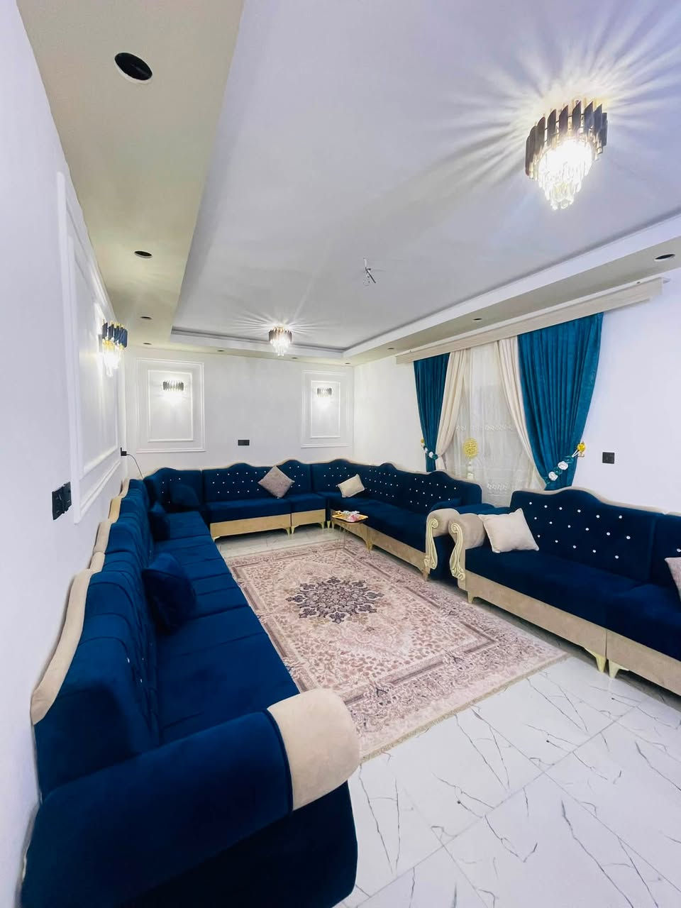 سلام عليكم بيت طابو صرف البيع قرب جامع كمر الشافعيه

3 غرف نوم 
صاله و براني
مطبخ حار وبارد 
صحيات خاريه وداخليه 
حديقه  
كراج سياره 
مساحه 300 م سعر مناسب خاص

***********
