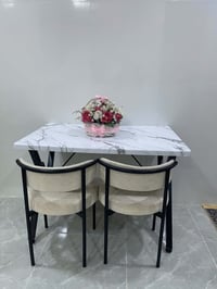 ميز طعام • مستعمل • ٤ كراسي