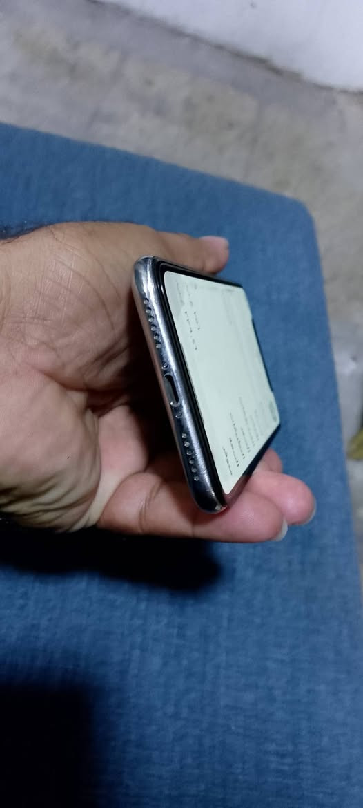 سلام عليكم ايفون اكس عادي جهازكله بلادي ذاكره/256/فيس ايدي شغال شاشه بلاديه 3خيارات مبدل بس بطاريه فقط شعره/150/ويرهم مراوس مكاني بغدادمدينت الصدر ***********
