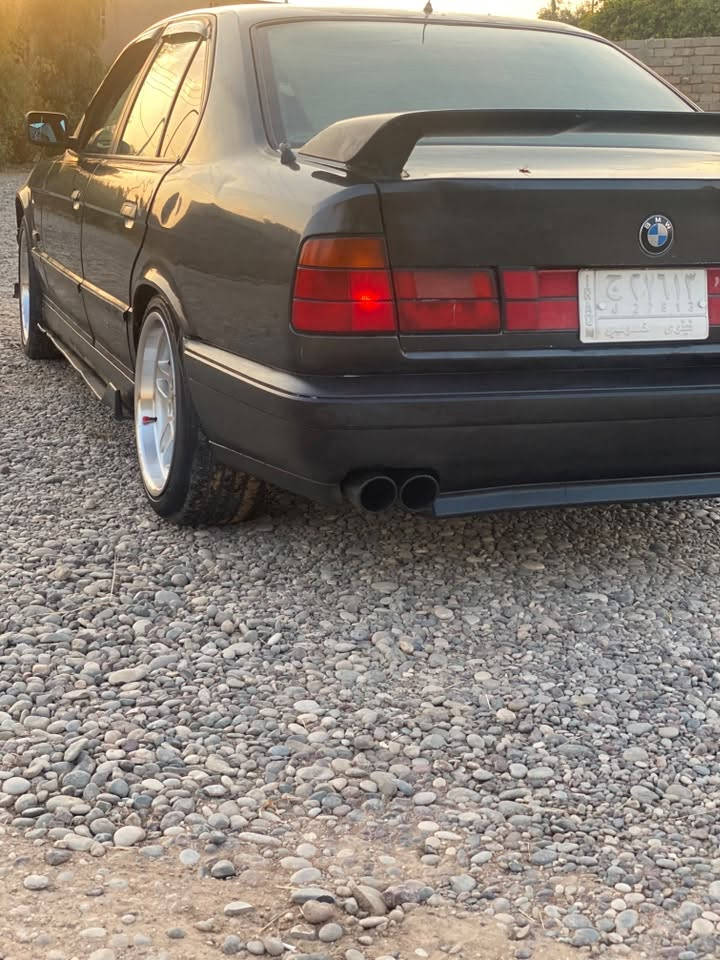 بيام موديل 1992 

محرك 525 كبس

وياله M18 تو سايس 

كير عادي zf

بيع لو مروسه 

سعر 48 بي مجال 
***********
