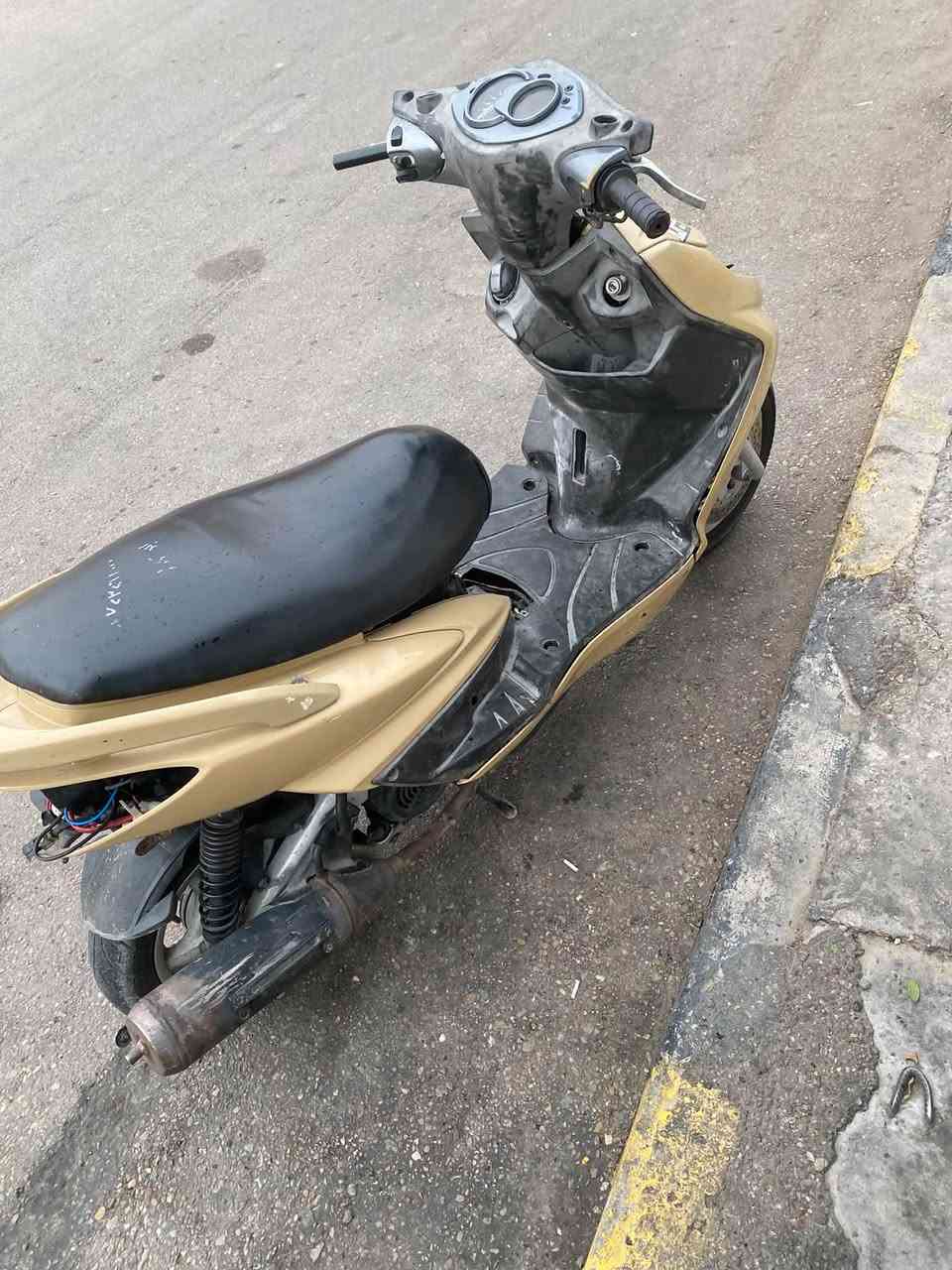 سلام عليكم سكنس فحل يابانيه اصل مكينه بلاديه دراجه بيه نقص ماصدات خلفيه وامايه طافيه لدراجه يرادله باتري ابيع كوم حديد او اكفلك مكينه وعقل بيع مستعجل ب ٣٢٥ وبيهه مجال ***********
