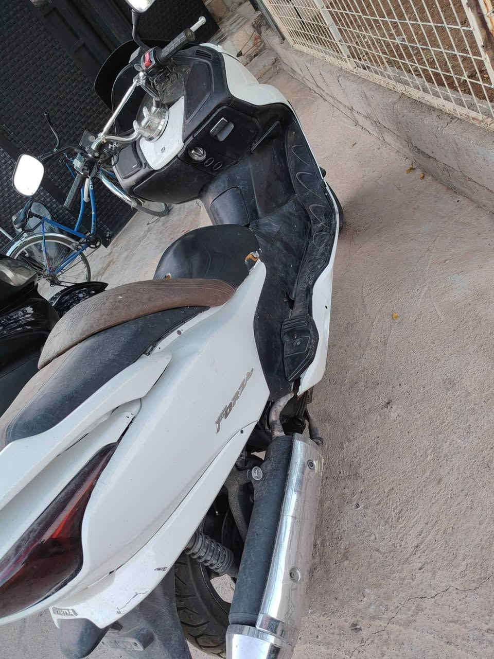 Forza mf-08
بۆ فرۆشتن هەموو گیانی بەشەرت
کامل بۆیاغ بۆ جوانی
مەکینە و قایش و کلاجی بەشەرت
شوێن ڕانیە
***********
