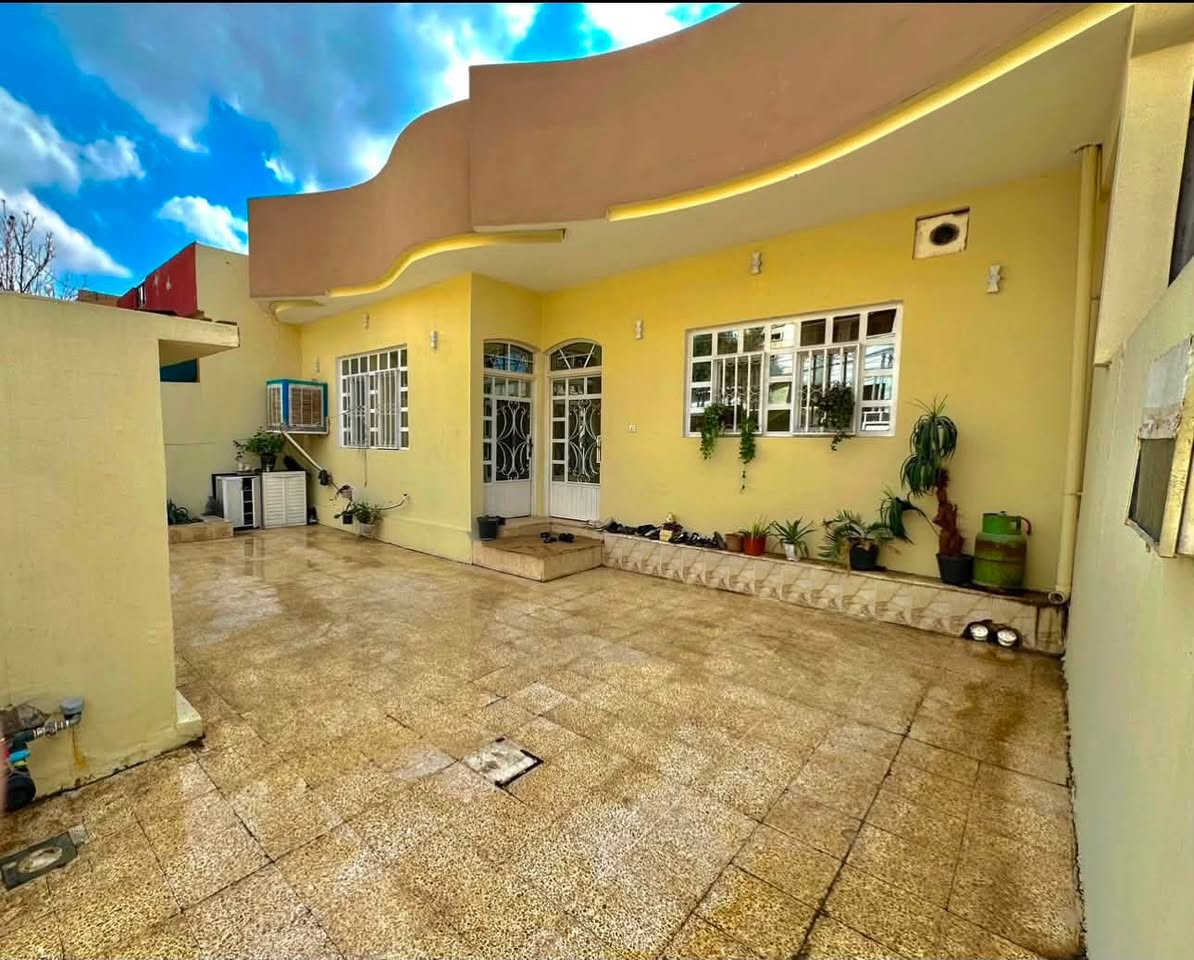 بيت للبيع 🏠
مساحه البيت 200 م
غرفتين نوم هول استقبال 
موقع حي بتول قرب بنزين خانه حاصود
للاستفسار ***********
