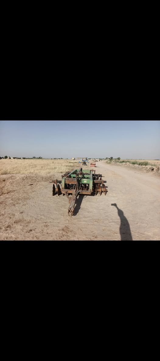 للبيع دسك وفدان جاهزات للشقل بس الدسك بيه بنجر المكان واسط ناحية سيد الشهداء السعر 7 وبيهن مجال للشراي 

***********
