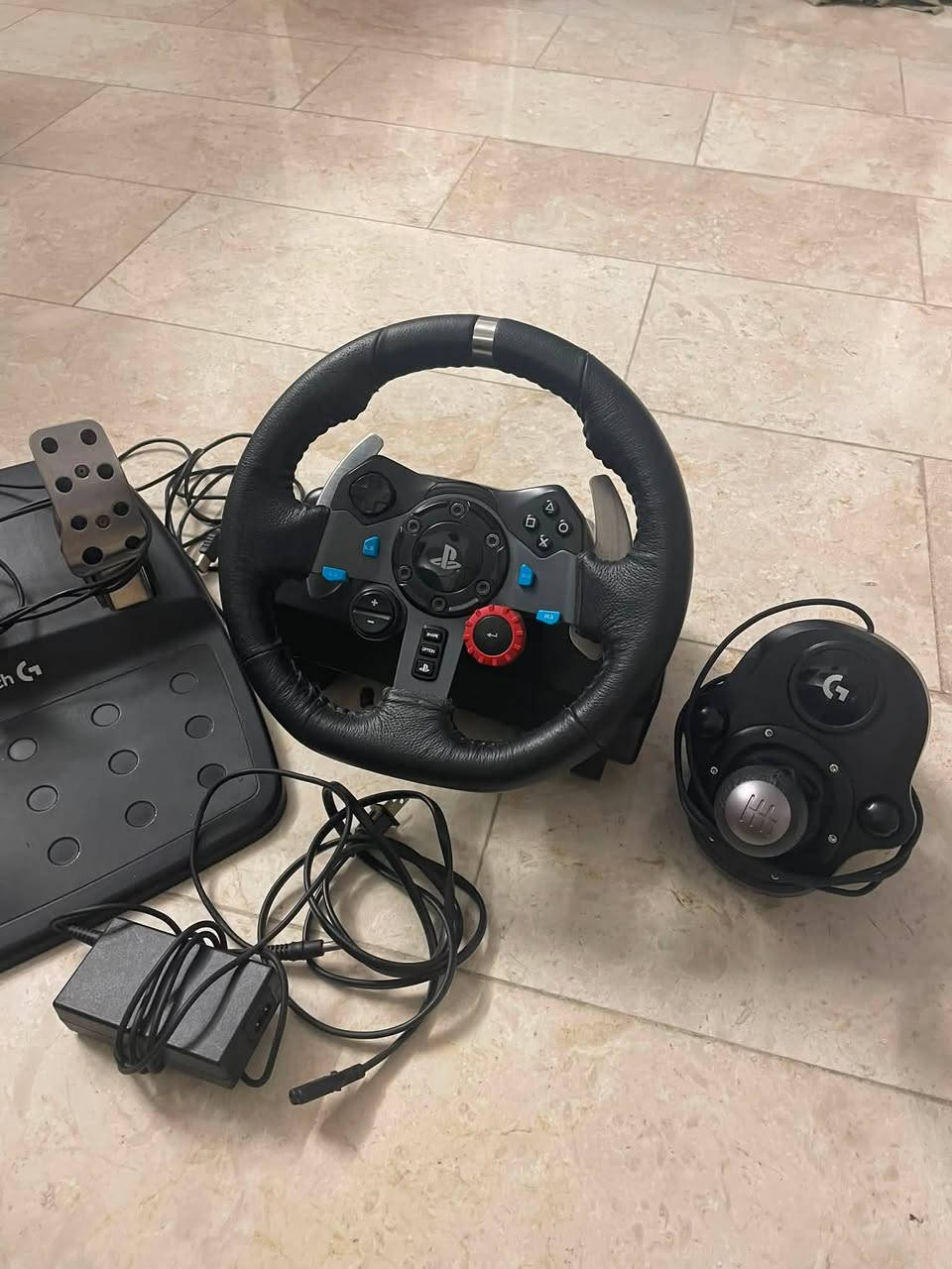دركسون Logitech g29 للبيع
حالتة نضيفة جدا وويا المحولة الأصلية وگير ودواسات
السعر ٢٥٠الف قفل
العنوان: حي العامل 
للتواصل على الواتس فقط  ***********
