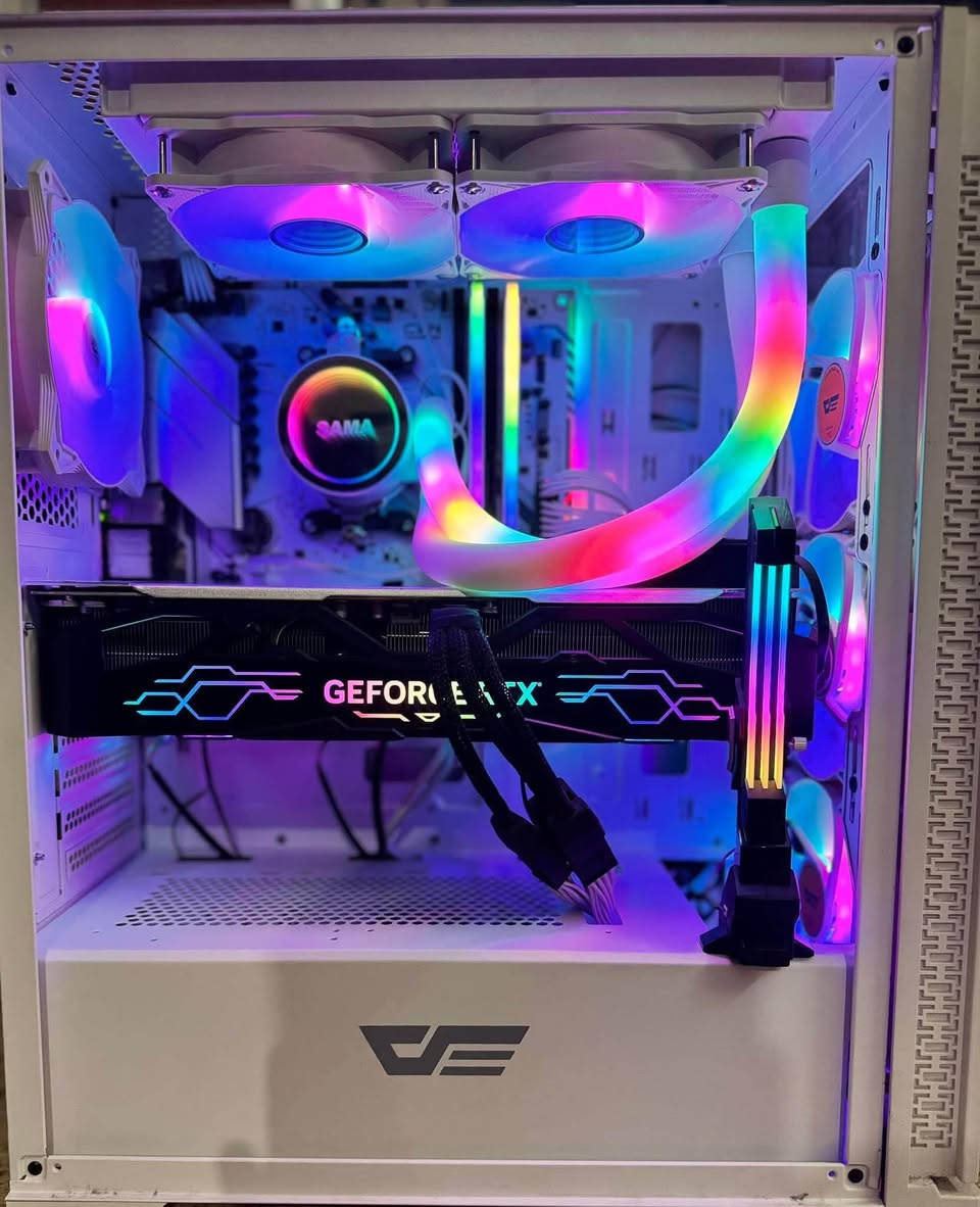 RTX 4080 • رايزن 7 5700X • شاشة 2K 165Hz