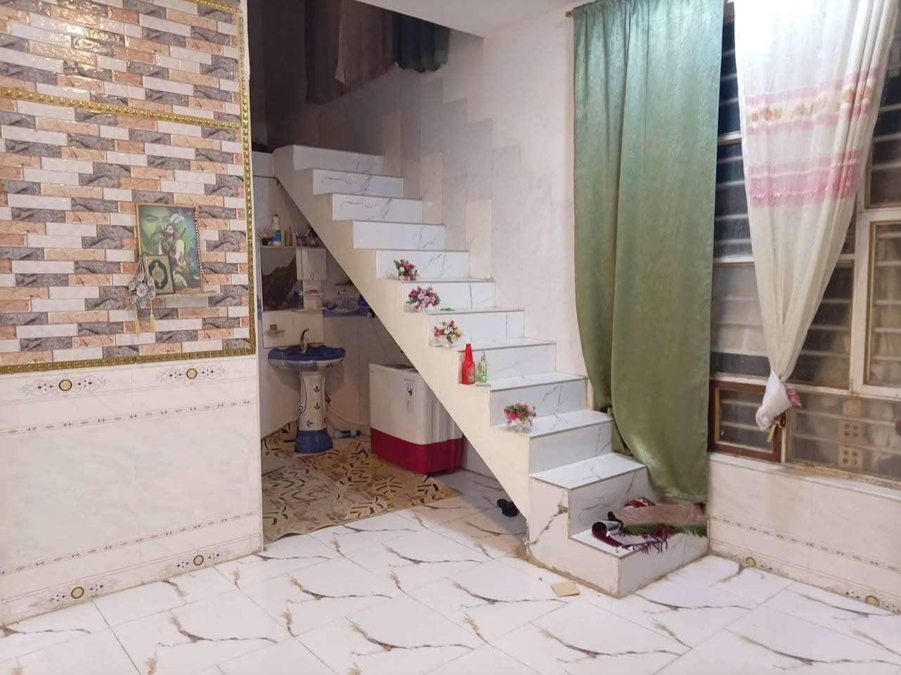 سلام عليكم بيت للبيع مساحه خير من الله 315متر بيت كلش جبير ناقصه بس ستاره كامل مكمل سعر 85وبي مجال للطيبين السعر خاص او عل رقم ***********
