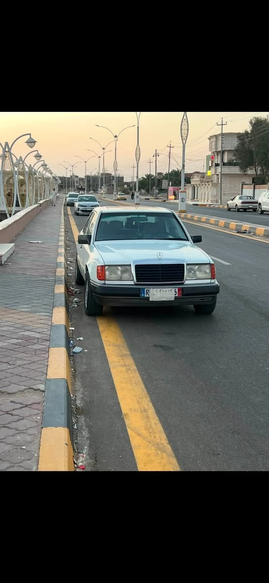 مارسدس دب مديل 88
محرك 2500 
تبريد ثلج دبلات بلاديه بدون تعمير ولا خياس 
غرفتها نضيفه حداديه نضيفه 
 بيها ضربه بلجنطه خفيفه 
سعرها 41ورقه وبيها مجال 
***********.  
عنواني ناصريه  مركز
