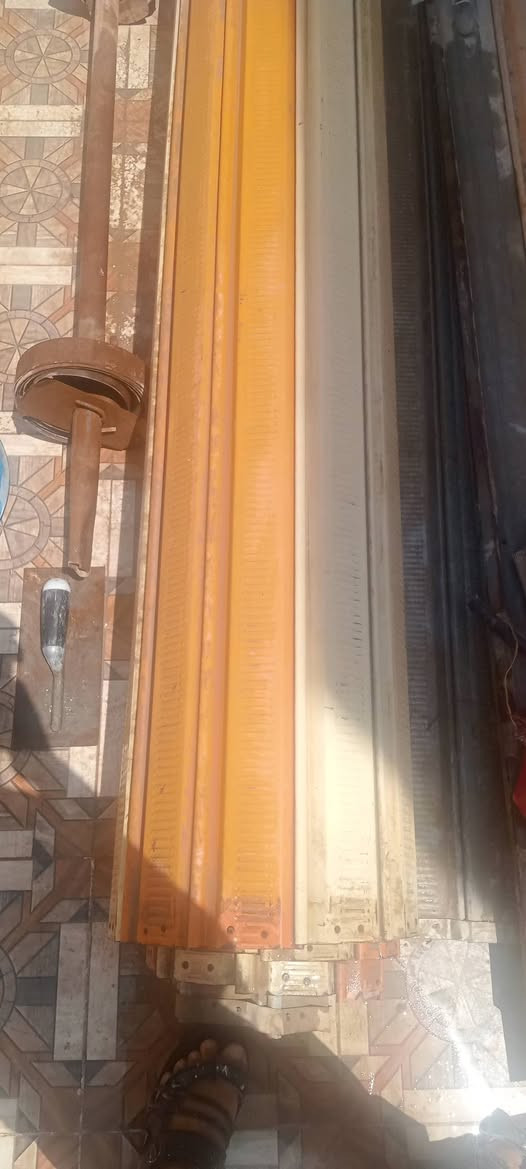 السلام عليكم. 
كبنكات نظافتهن 95% عدد 2 عرض كل واحد 3.80 والطول 3م او اكثر ..للبيع مع البوري والسبرنكات عدد 8 بكل بوري 4 . 
قيم السعر الي يرضي الله بدون كسران 
***********
