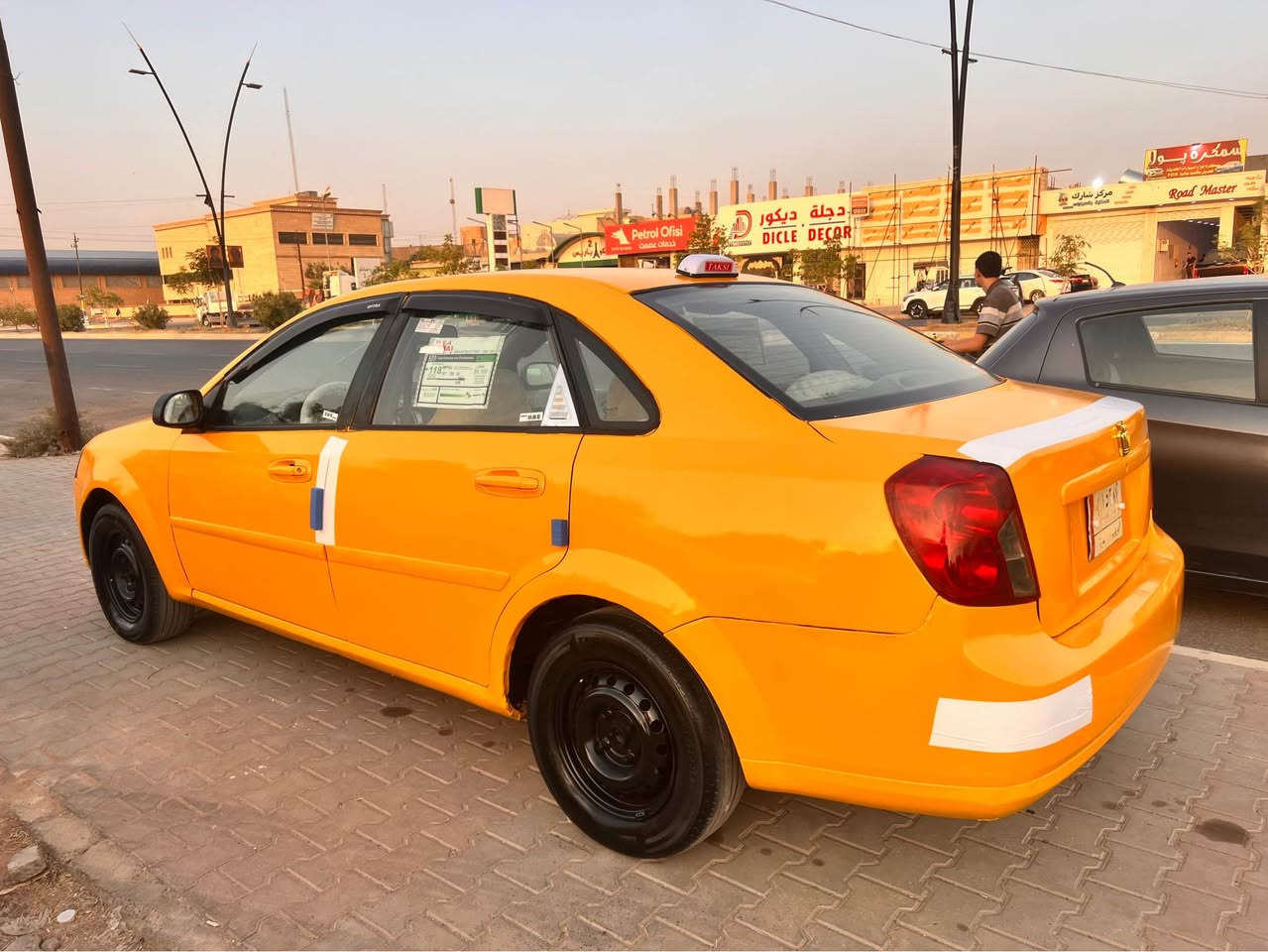 موديل 2004 
وكاله تحويل
تبريد ثلج
تتفها
تيرات جديد
سياره حلوه مابيها مصرف
مشروع وطني لحد 28
السعر 39 السياره بكركوك بتسعين
*********** بس اتصال كركوك, العراق
