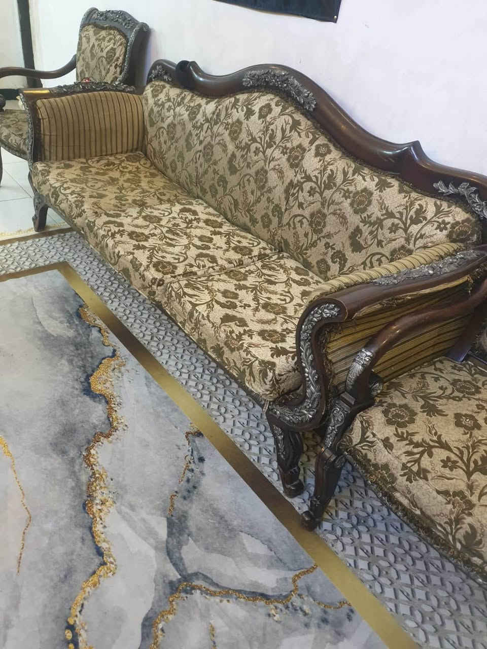 تخم قنفات للبيع
المكان بغداد حي العامل
***********
