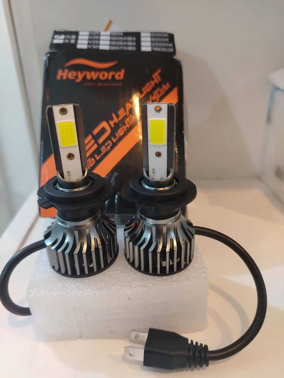 تدفئه وفان وزنون ابو المروحه واناره مال رقم سياره مال جنطه

نص مكتوب في الصور:
- 4 IN 1 Car Air Heater 150W 12V Purify Deogging Cold Wind Heating