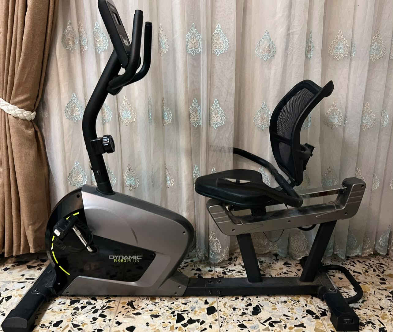 السلام عليكم
بايسكل رياضي للتضعيف والتنحيف للبيع من ماركة Dynamic R 980 Plus العالمية المعروفة ، بايسكل جديد نظيف بمعنى الكلمة مستخدم قليل جداً ، مابي اي عطل ولا خدش ، كلشي شغال 
عنوان الدورة 
للاستفسار الاتصال او واتساب ***********
السعر : 250 الف.
