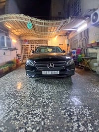 مارسدس   2018  E300  المواصفات   سلايد روف  المقاعد جلد  كراسي كهرباء ...
