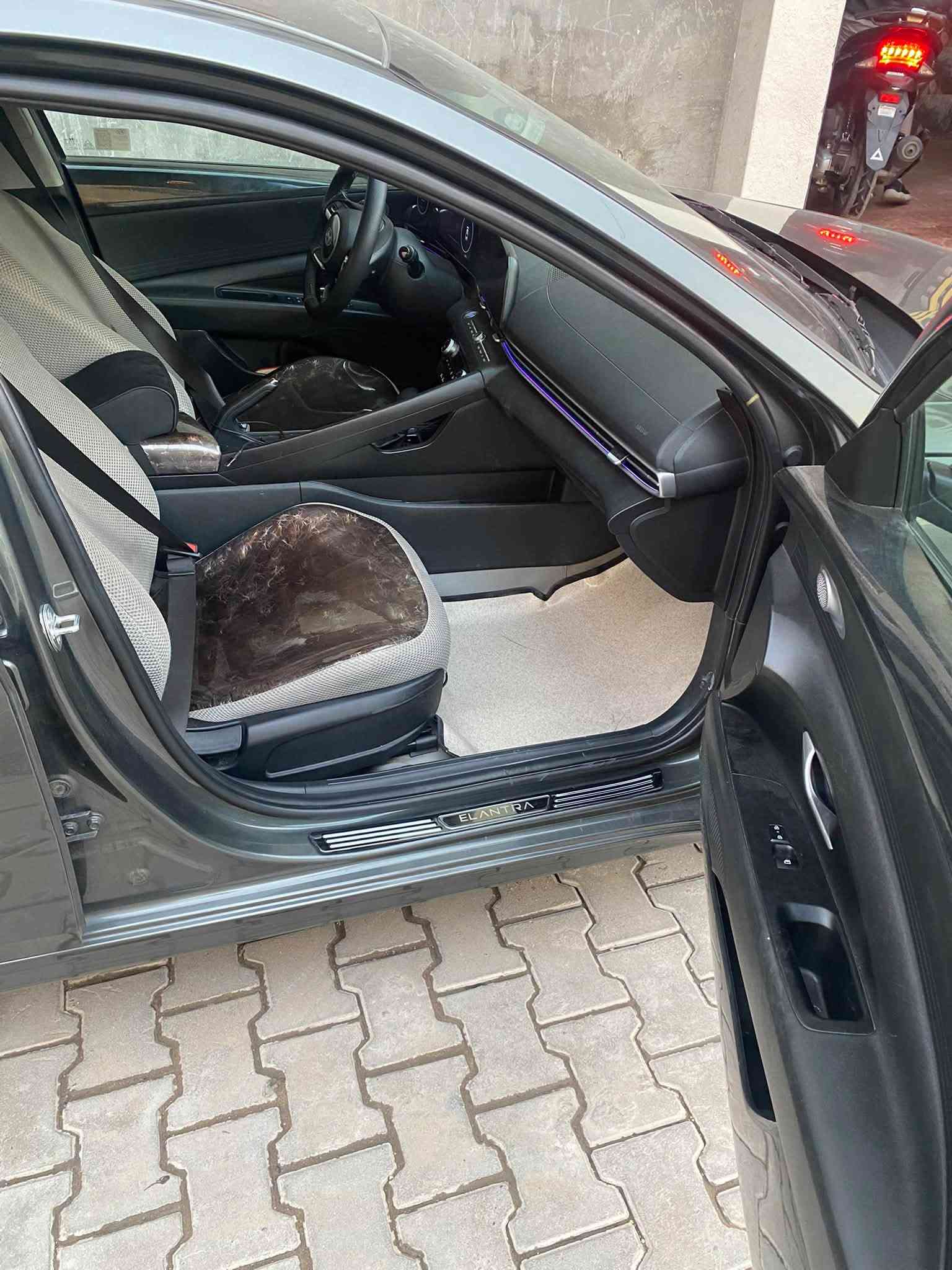 السلام عليكم 🌹

🚘 للبيع النترا موديل 2024
🔹 فول مواصفات عدا الفتحة
🔹 البيع أو المراوس حسب قناعة

✨ المواصفات:
• تقديم وترجيع على البصمة
• تشغيل عن بُعد
• أنظمة قيادة ذاتية
• شاشة متصلة
• رادارات أمامية وخلفية وجانبية
• وغيرها هواية مواصفات مميزة
.الحادث مرفق في الصور نص بنيد بارد وصبغ 
و4 اصابع بارد بيه فقط 

⛽ منظومة غاز جديدة، ما صارلها هواية من شديتها
🛞 تخم تاير أندلوسي أبو الخط 
🛞ممشى السياره 13 mi

📍 العنوان: بغداد – الشعلة
💰 السعر: 154$
📞 الرقم: ***********
