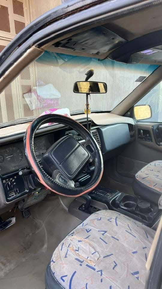 جيب شيروكي للبيع 1995 اوتوماتيك محرك بطه سنويه أبأسمي شرط تحويل ثاني يوم السعر 45 ورقه او بيها مجال الاتصال وات ساب ***********  مكاني الانبار قضاء الكرمه
