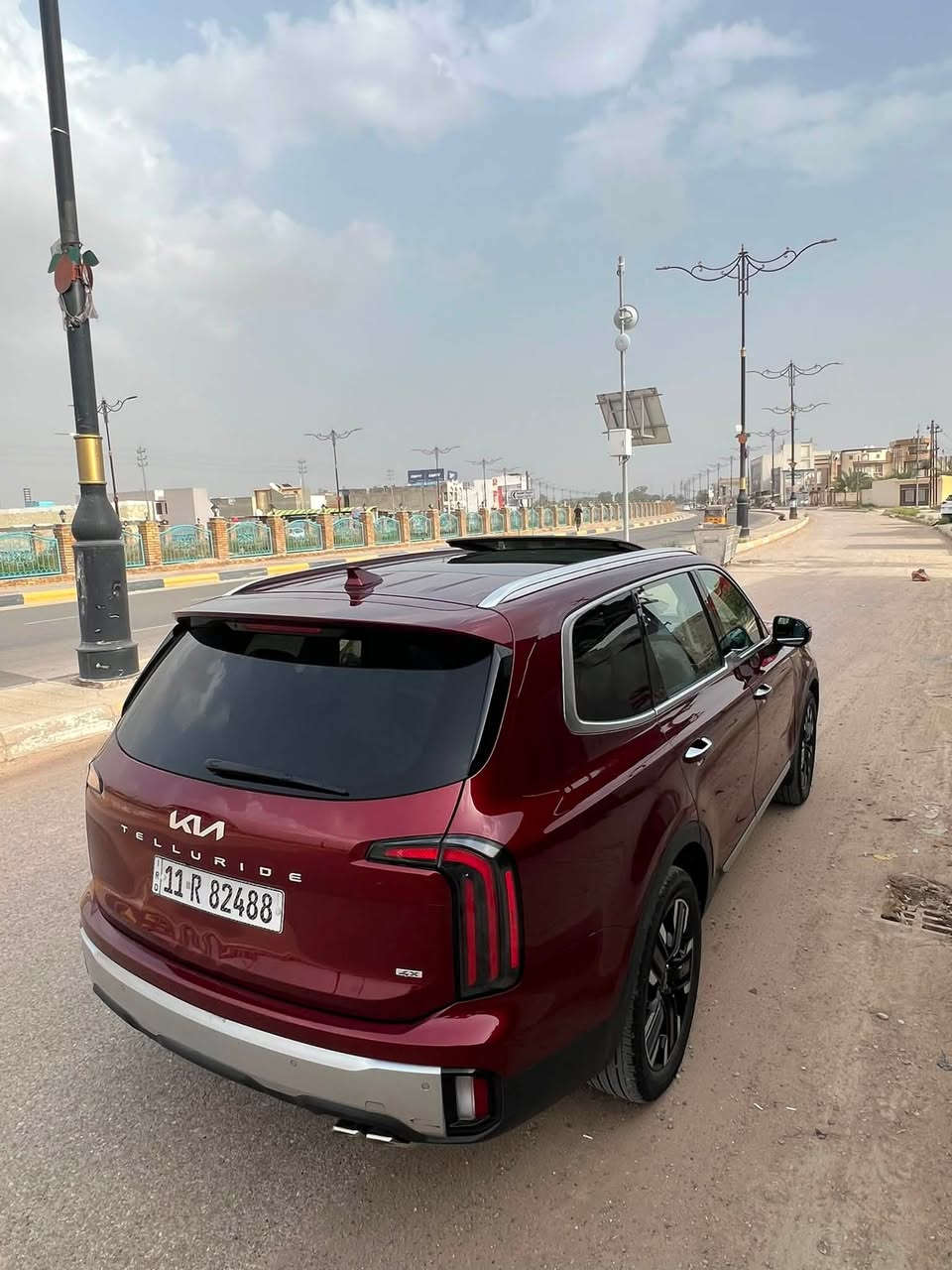 السلام عليكم سياره للبيع
Kia Telluride 2024 SX X-Line
AWD
مواصفات السيارة 
* محرك 3.8 لتر V6 GDI
* ناقل حركة أوتوماتيك 8 سرعات
* دفع رباعي AWD Active On-Demand
* نظام AWD Lock
* وضع قيادة Snow
* أوضاع القيادة: Comfort / Eco / Sport / Smart
* مرايا جانبية كهربائية قابلة للطي
* إشارات انعطاف مدمجة بالمرايا
* إضاءة خلفية LED
* مصابيح أمامية LED
* إضاءة نهارية LED
* ⁠سياره ماشيه 5000 بعده جديده
*  دبل فتحة سقف Power Sunroof
*شاشة عرض السرعه على جام الاماميه(HUD)
* مقاعد جلدية
* مقعد السائق كهربائي 8 حركات 
* المقاعد الأمامية تدفئة+ تبريد 
* ستائر خلفيه بلاديه 
* إضاءة داخلية LED
* مقود تدفئة
* مرآة داخلية كامره بلاديه
* شاشة السياره  12.3 إنش
* نظام Kia Connect
* Wi-Fi Hotspot
* Apple CarPlay
* Android Auto
* Bluetooth
* شاحن لاسلكي للهاتف
* منافذ USB-C متعددة
* حساسات أمامية
* حساسات خلفية
* ⁠رادرات امامية 
* ⁠رادرات خلفية
* ⁠كامره اماميه بلاديه
* Surround View Monitor – كاميرات 360°
* كاميرا خلفية
* ⁠توقف ذاتي للسيارة
* ⁠ضرر السياره تبديل جاملغ امامي جه السايق- كل قطع بلاديه مو تجاريه  مكينه كير كفاله سونر موجود (صبغ فقط جاملغ جه سايق وربع من بنيد) شراي يراسلني خاص 
* ⁠رجاء  رجاء  الموشراي لايعلق كلشي بل سوك موجود
.سعر 290 ورقه 
.رقم السياره بغداد حره بأسمي تحويل مباشر 
مكان سياره - ديالى -بعقوبة

*********** 📞
‭***********‬📞
