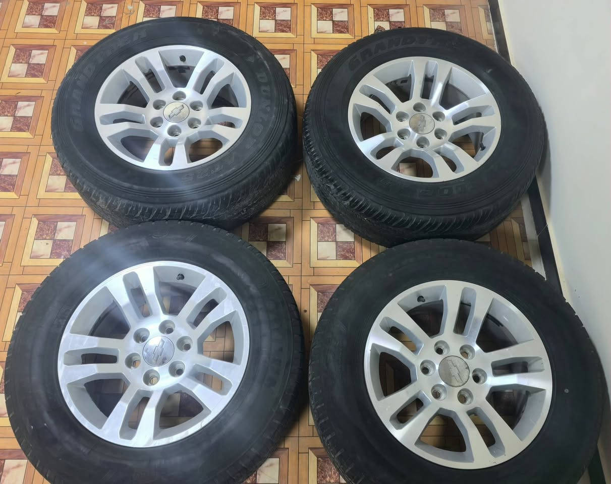 تخم ويالة تاهو اصلي GM الاصلي جديد 100% مع تخم  اطارات نص عمر بيهن  زوج مشلن للبيع 
للاستفسار اتصل على هذا الرقم :***********
