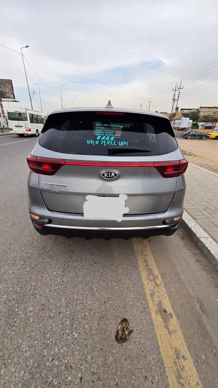 كيا سبورتج مديل٢٠ وارد امريكي حادثه دعاميه اماميه فقط بدون داخل وهنا بيه بارد بل باب الايمن مكينه كير مكفولات سياره جديده بدون نقص لسعر 148  رقم بصره مكانه بصره كرمه علي مكلف بل نشر للستفسار *********** البصرة, العراق
