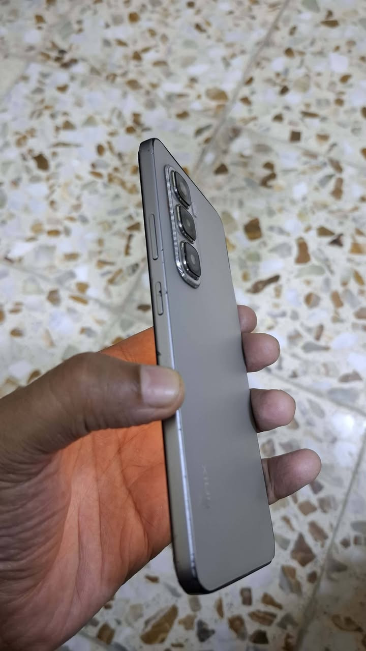 انفنكس هوت 50 برو
شاشه اموليد 120 فريم 
بطاريه 5 الاف ملي امبير
ذاكرته 256 + رام 8 
الجهاز بدون ملحقات العنوان بابل القاسم 
السعر 200 الف وبي مجال بسيط 
الشراي يراسلني واتساب 
***********
