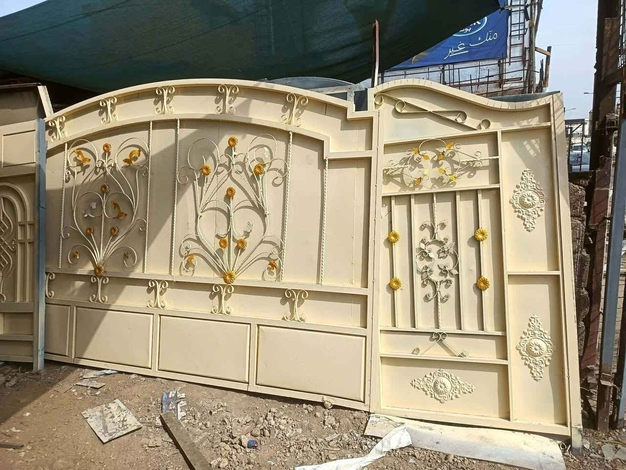 حديد مستعمل وجديد • أبواب وشبابيك • الشيخ بابا