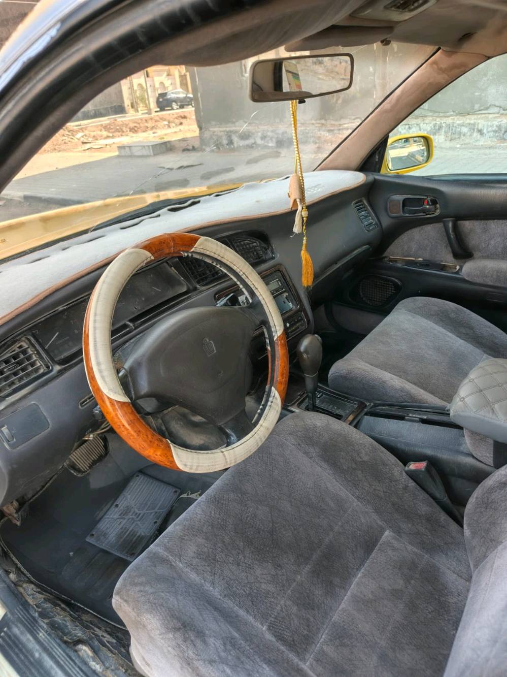 بطه كراون موديل 2000 مكينه ثنين و نص بيه صوت كير كفاله عنوان تنومه سياره حلوه و نضيفه و مرتبه سعر 15 و بيه مجال معتاز و مستعجل على بيعته مكلف بالنشر و هذه رقم راعيه ***********